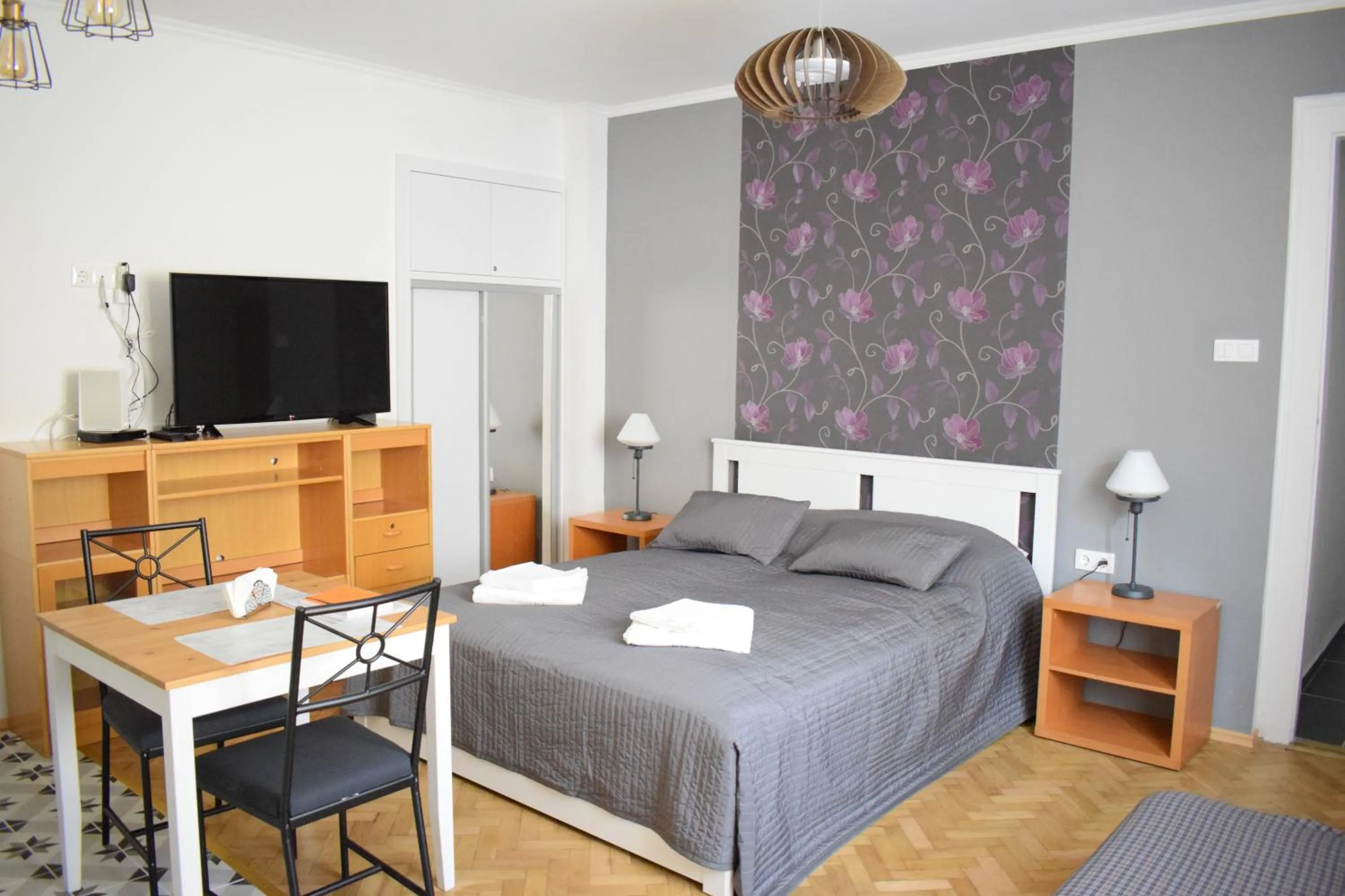 Bed in Diamond Astoria Apartments