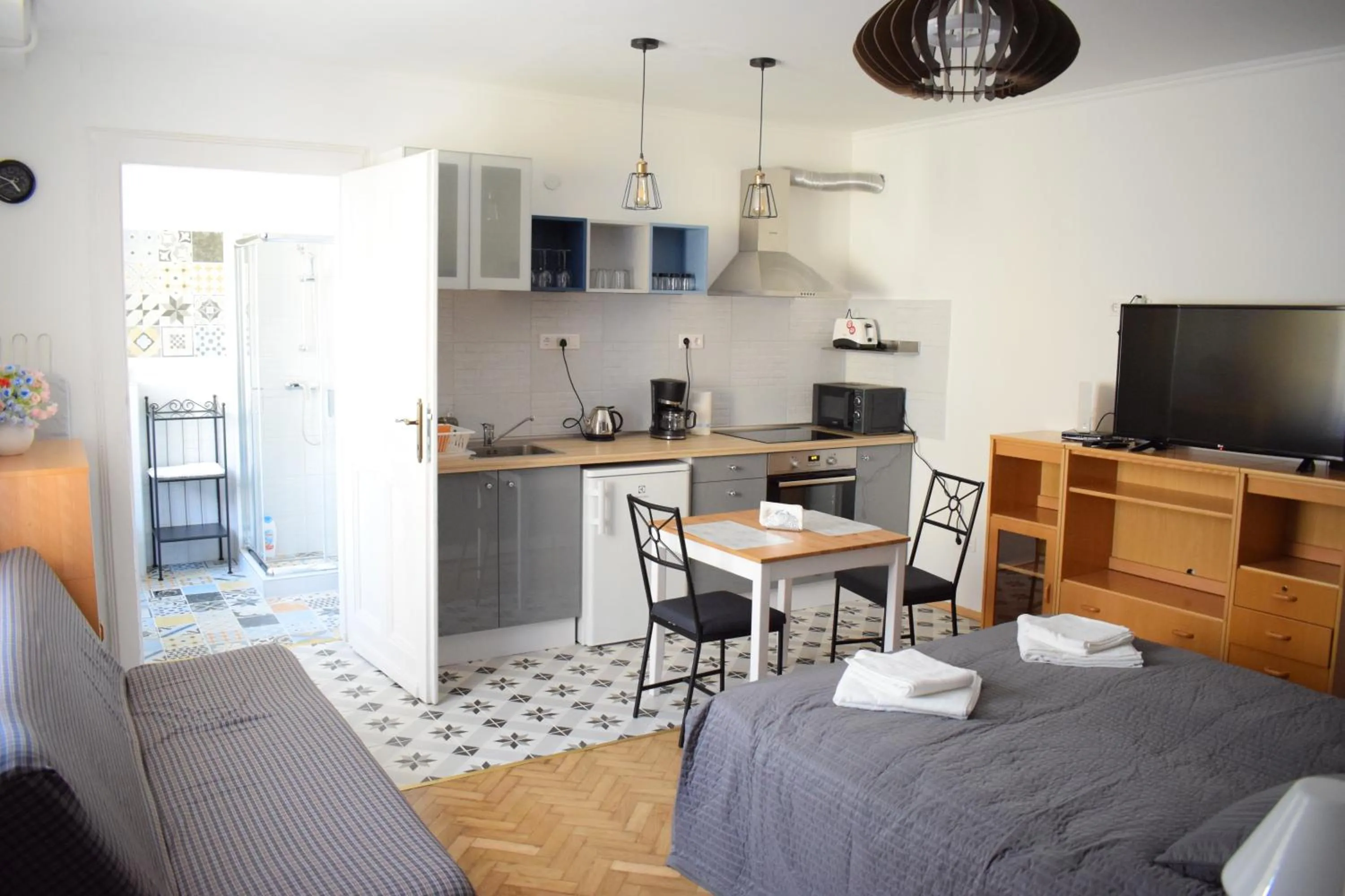 Bed in Diamond Astoria Apartments