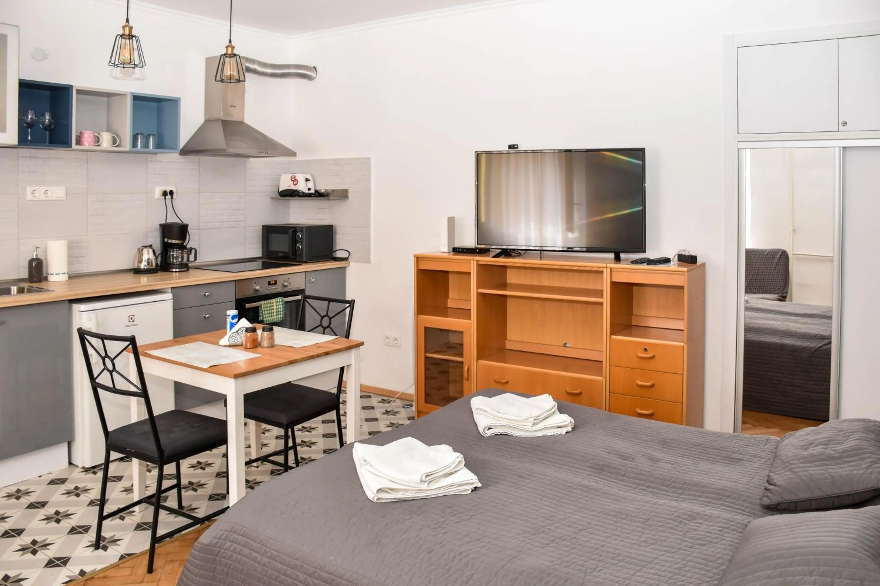 Bed in Diamond Astoria Apartments