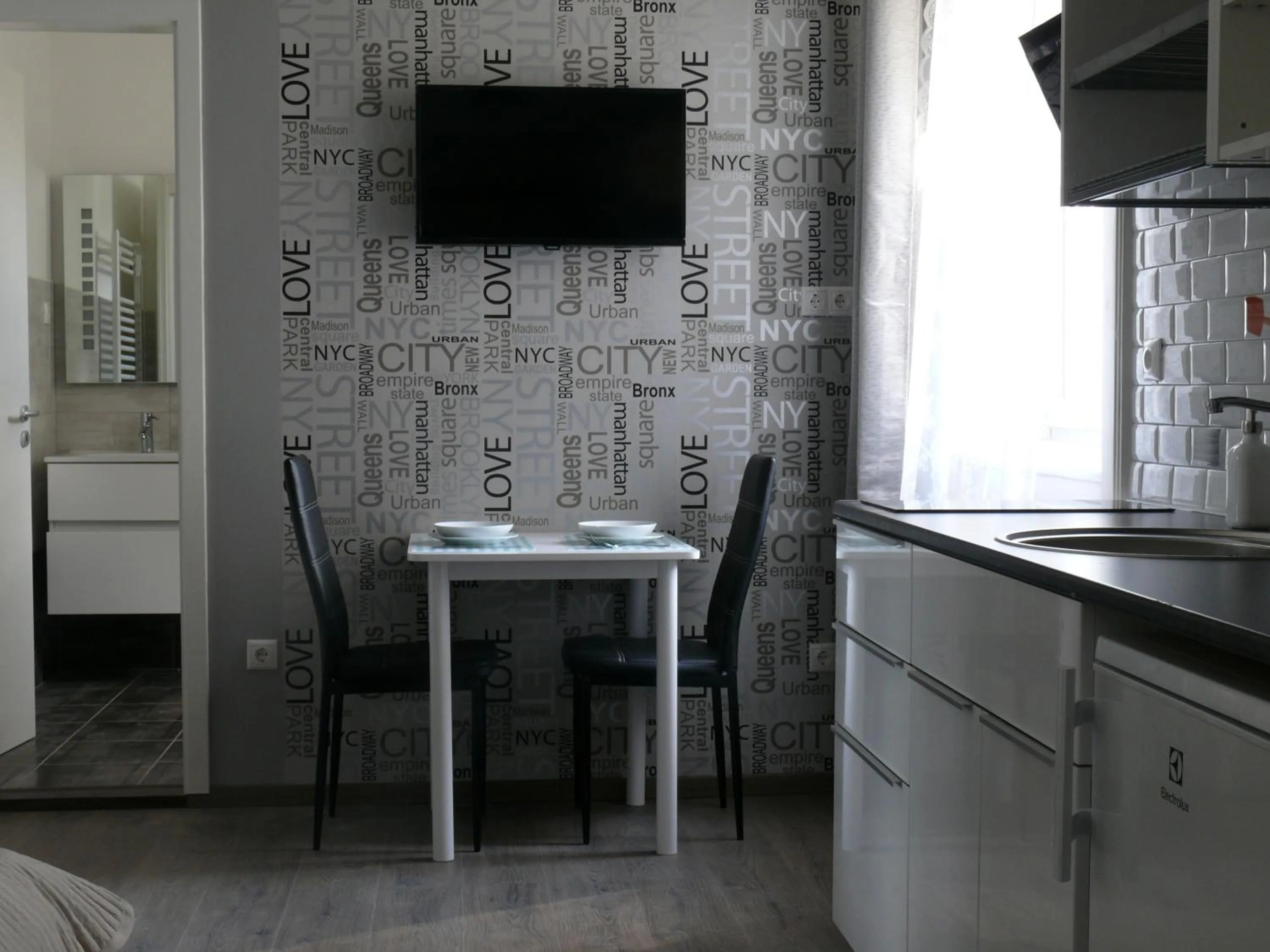 Diamond Astoria Apartments