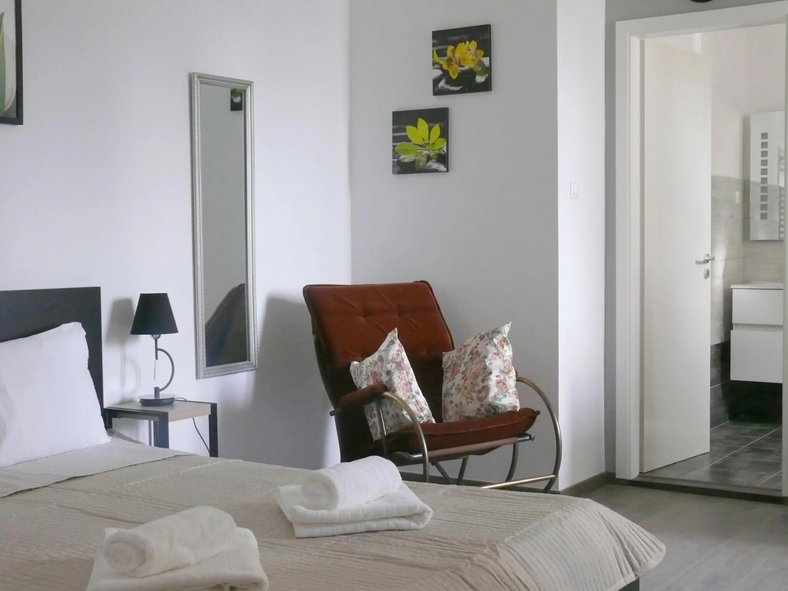 Bed in Diamond Astoria Apartments