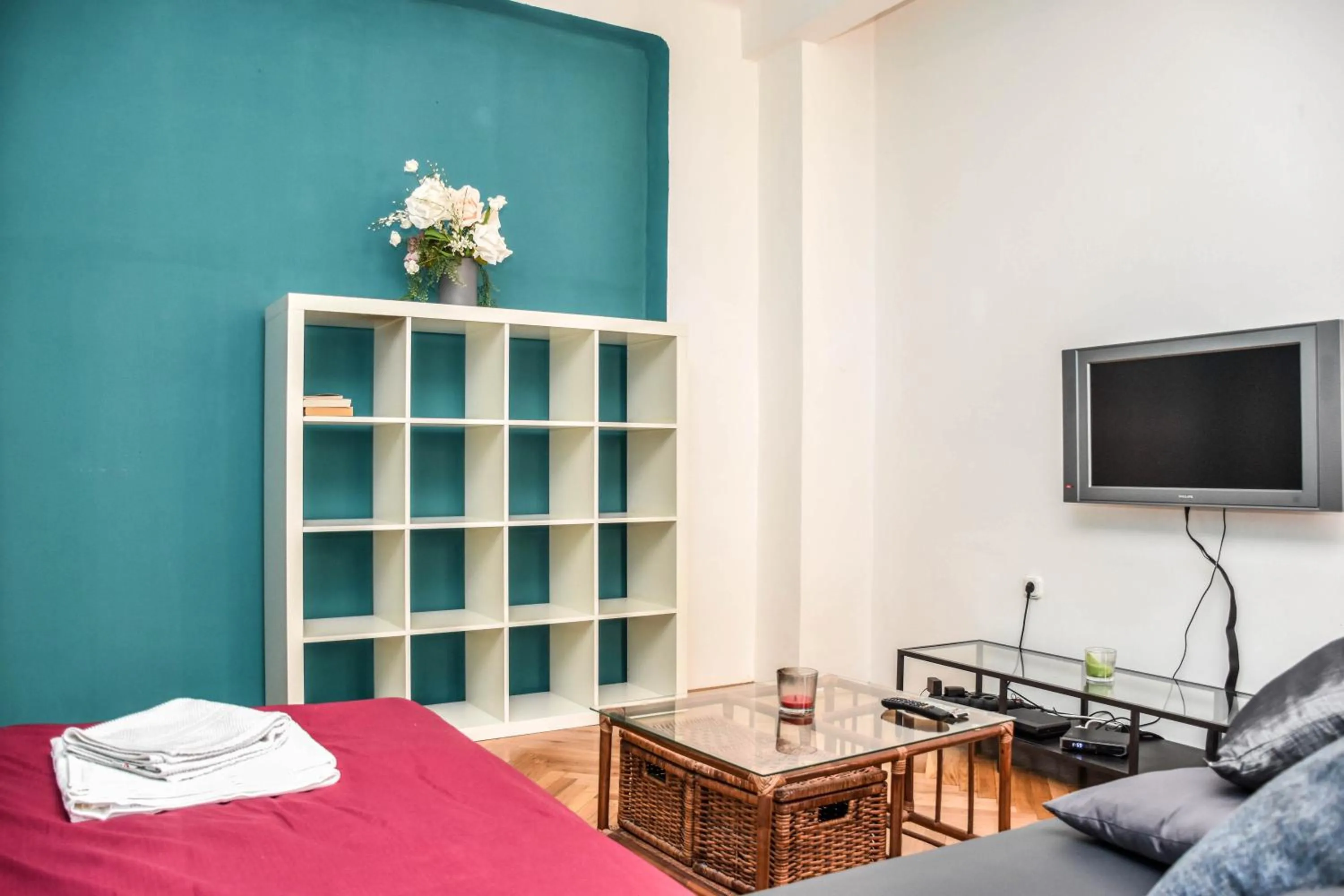 Living room, Bed in Diamond Astoria Apartments