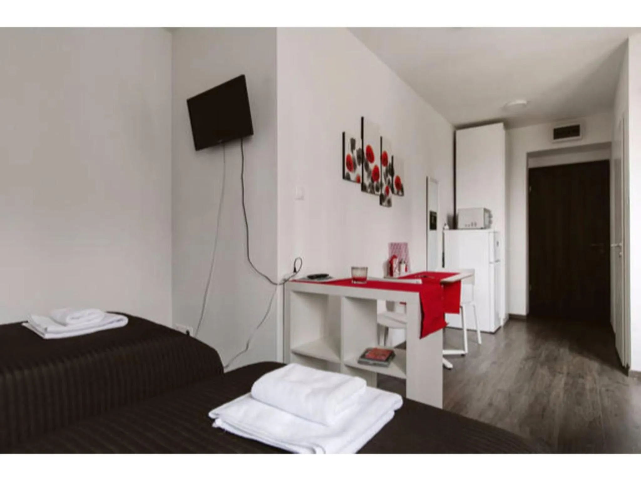 Bed in Diamond Astoria Apartments