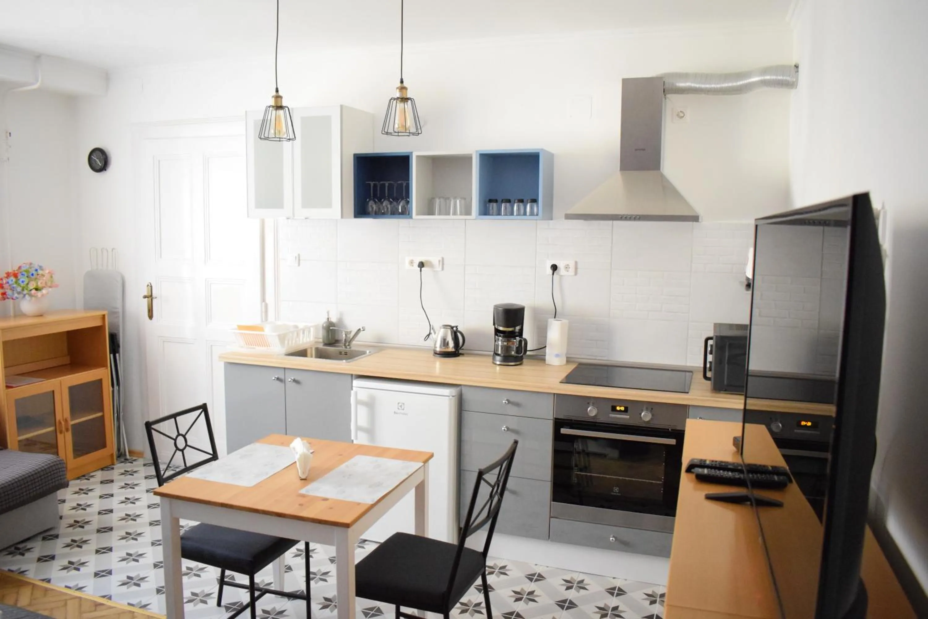 Diamond Astoria Apartments