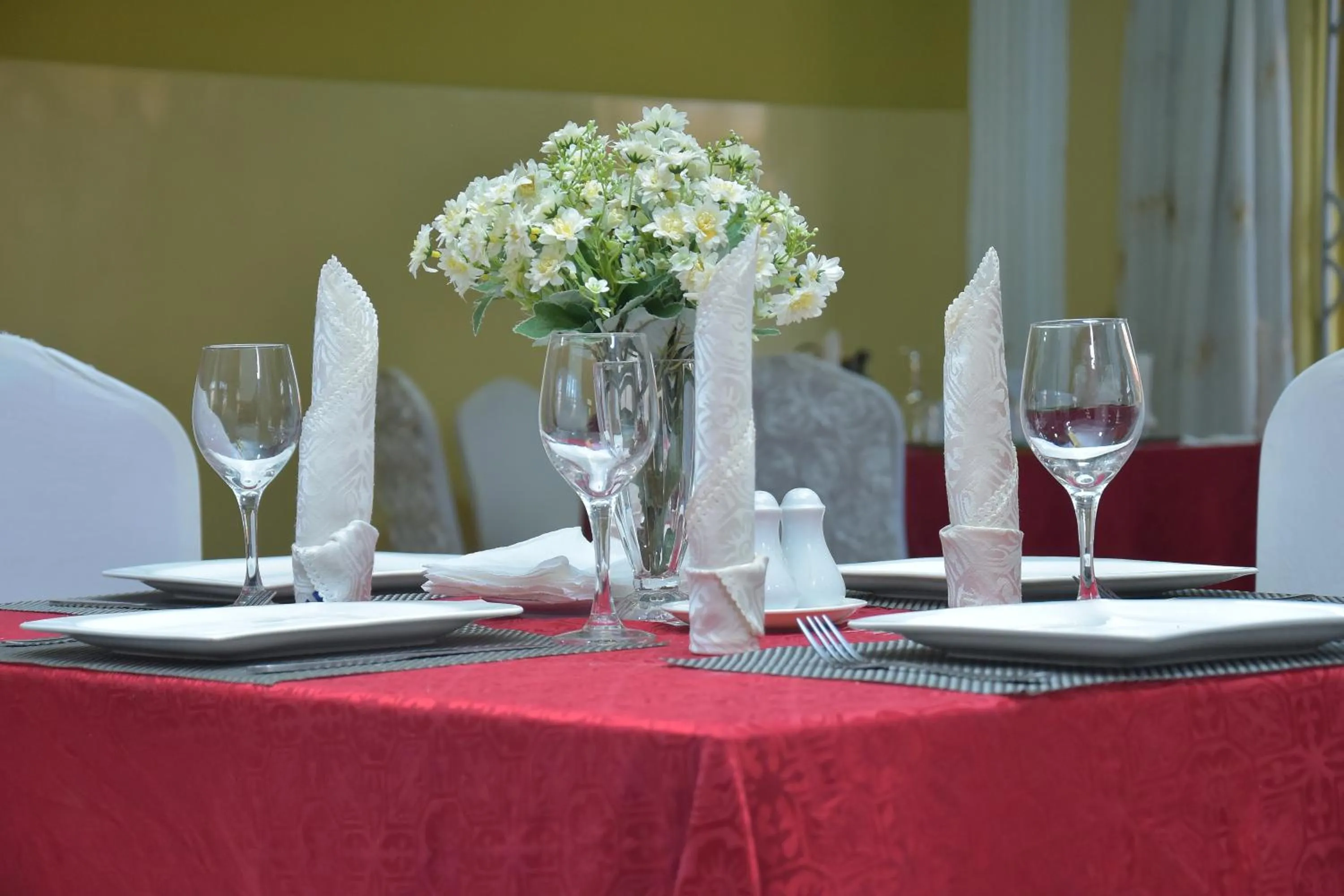 Restaurant/places to eat in Mawuli Hotel