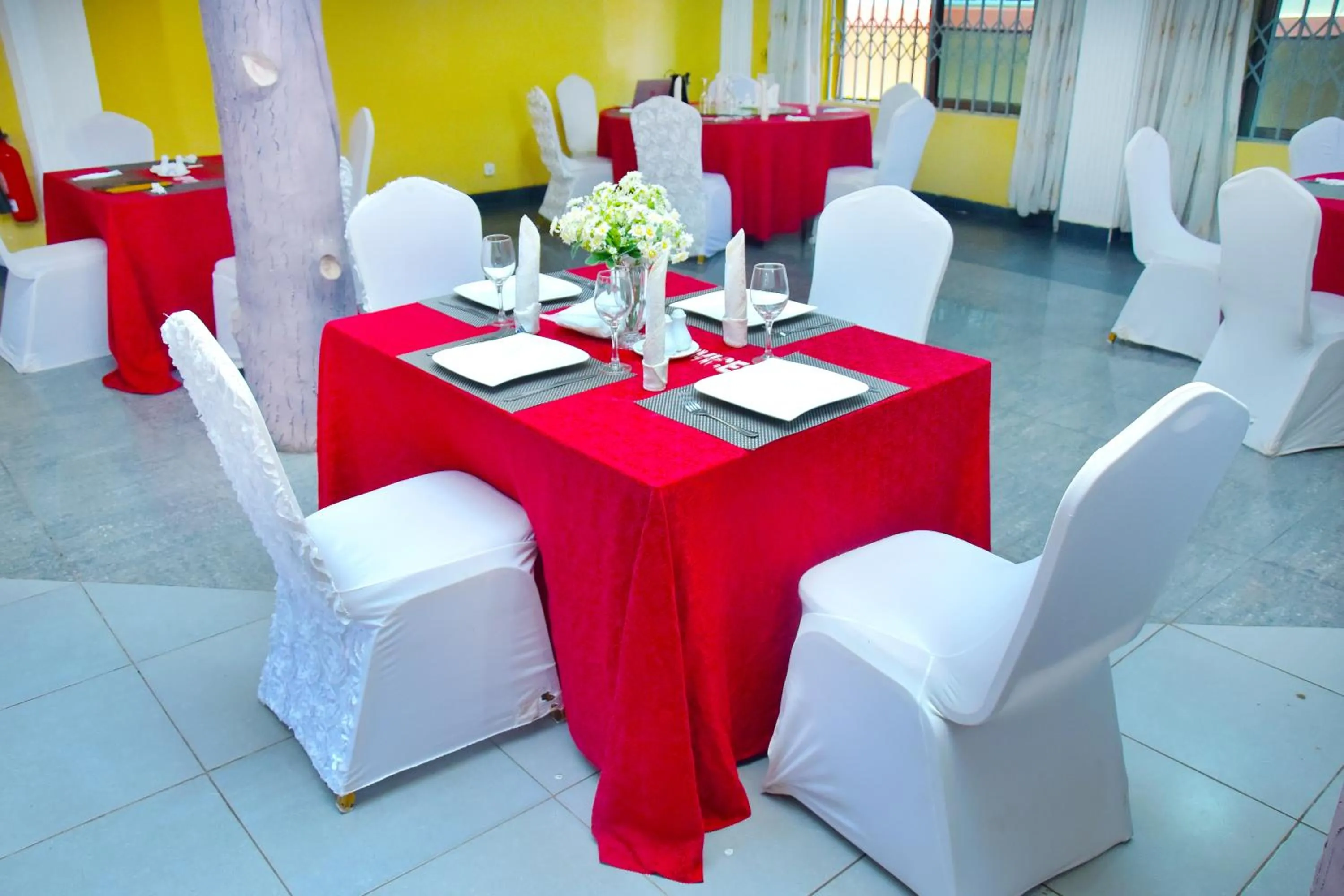 Restaurant/places to eat in Mawuli Hotel