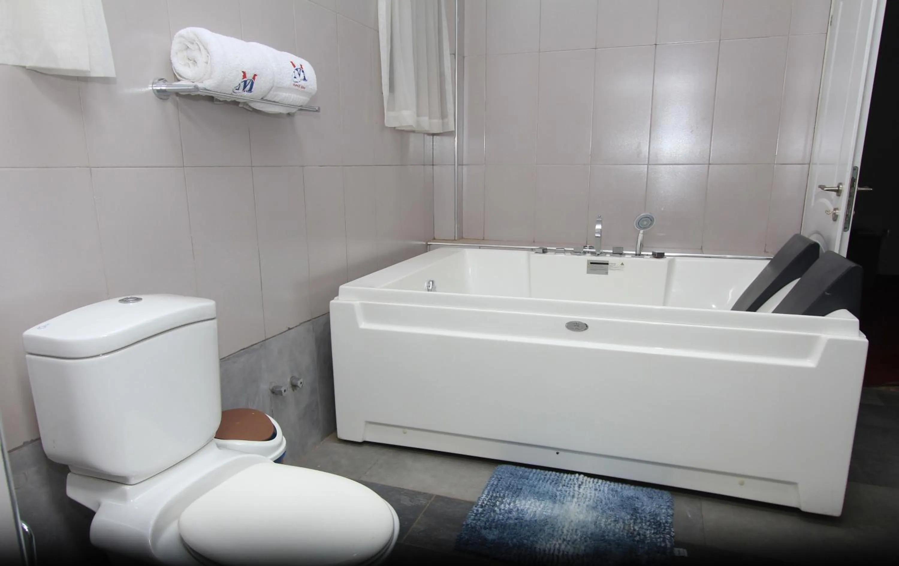 Toilet in Mawuli Hotel