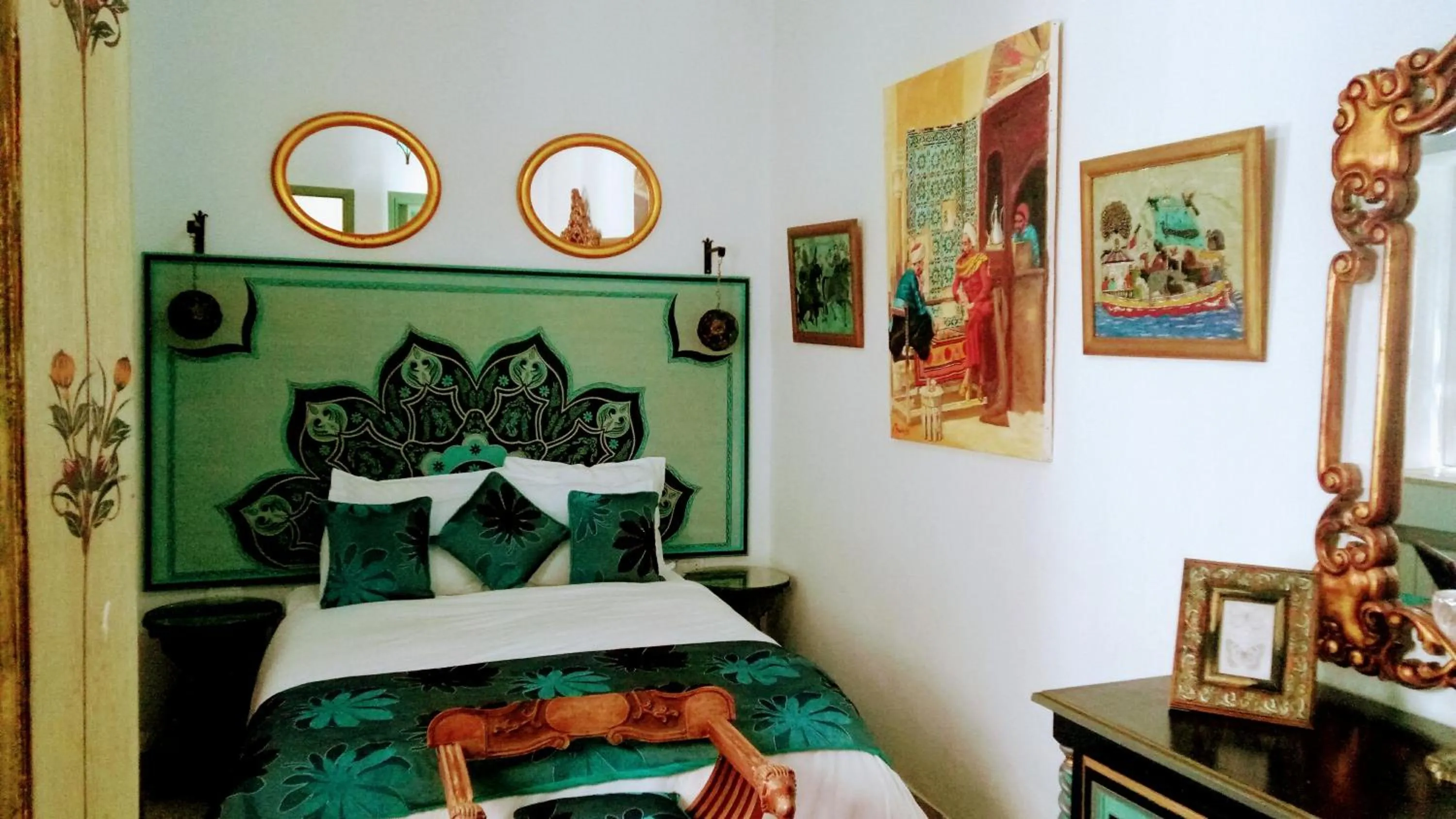 Photo of the whole room, Bed in El Patio Courtyard House