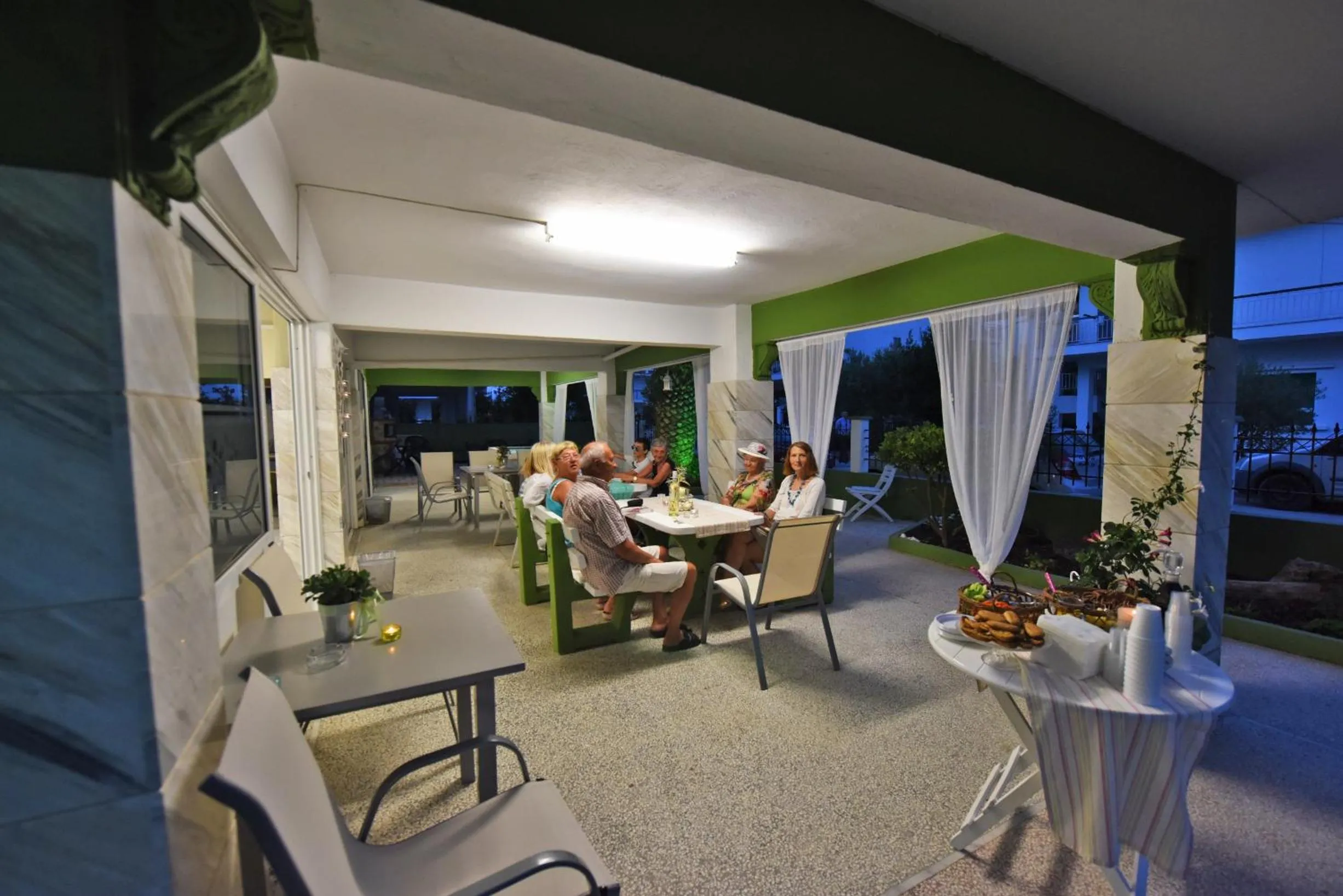 Evening entertainment in Dionisos Elia