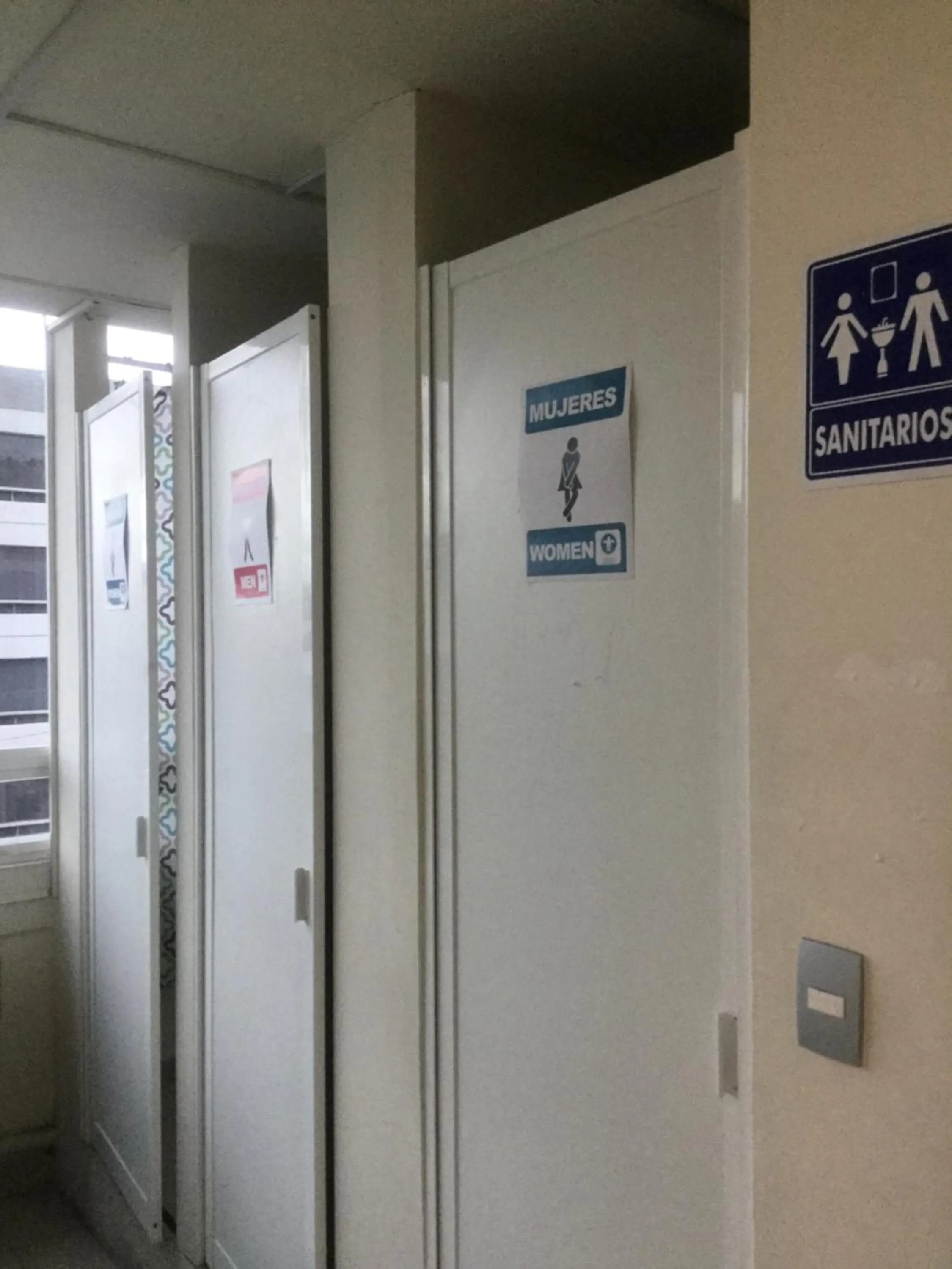 Public Bath in Hostal Ciudad de Mexico