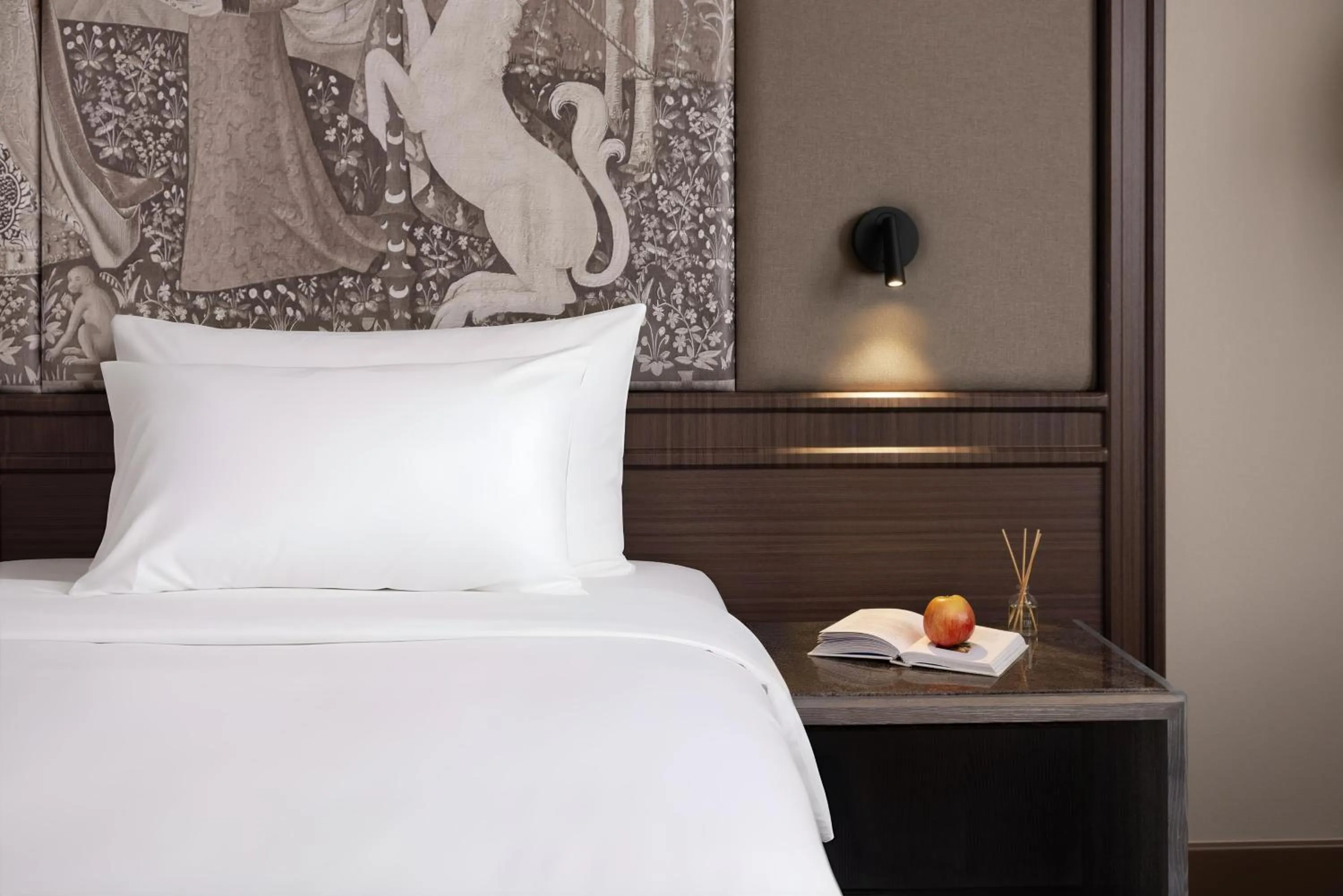 Bedroom, Bed in NH Brugge