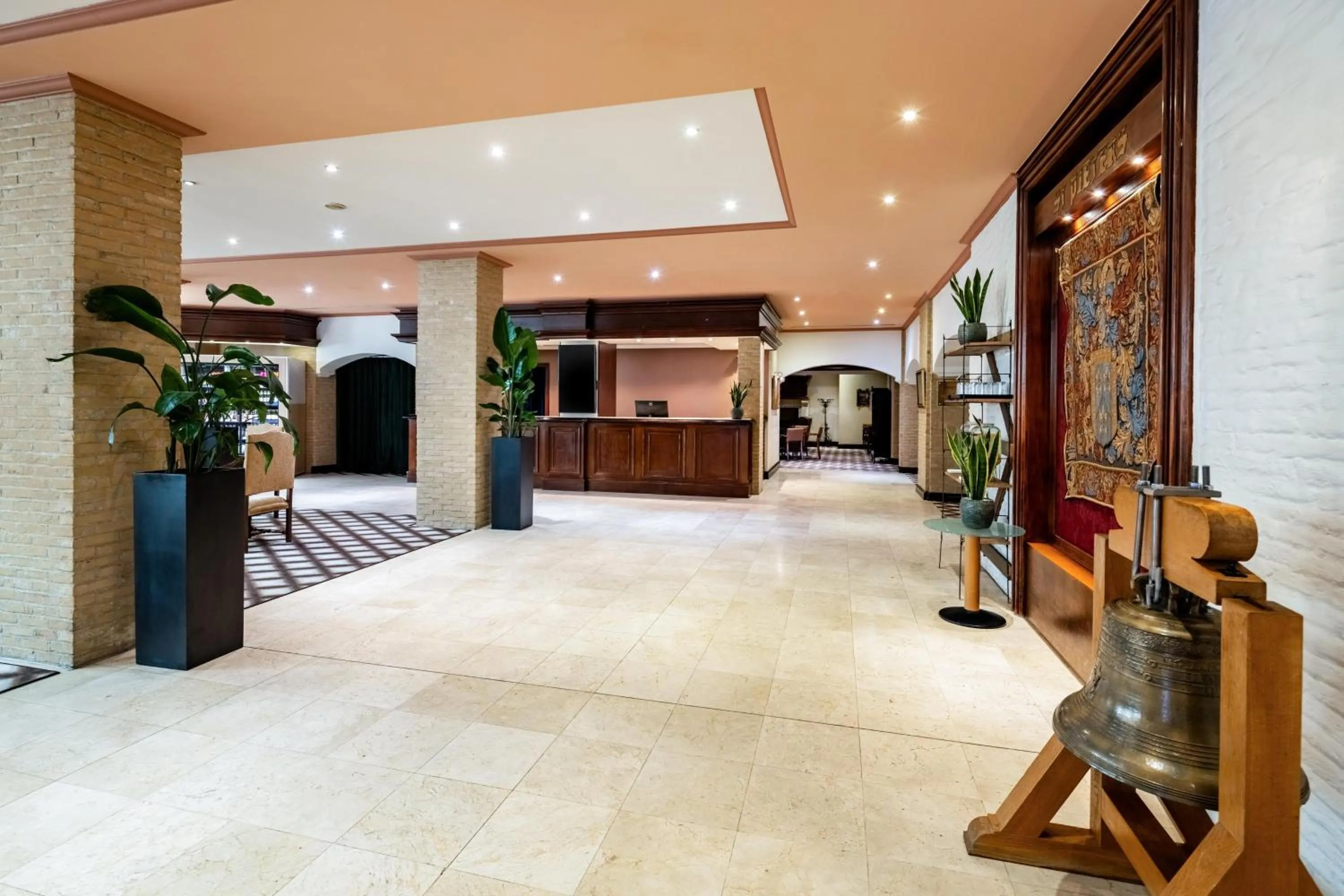 Lobby or reception in NH Brugge