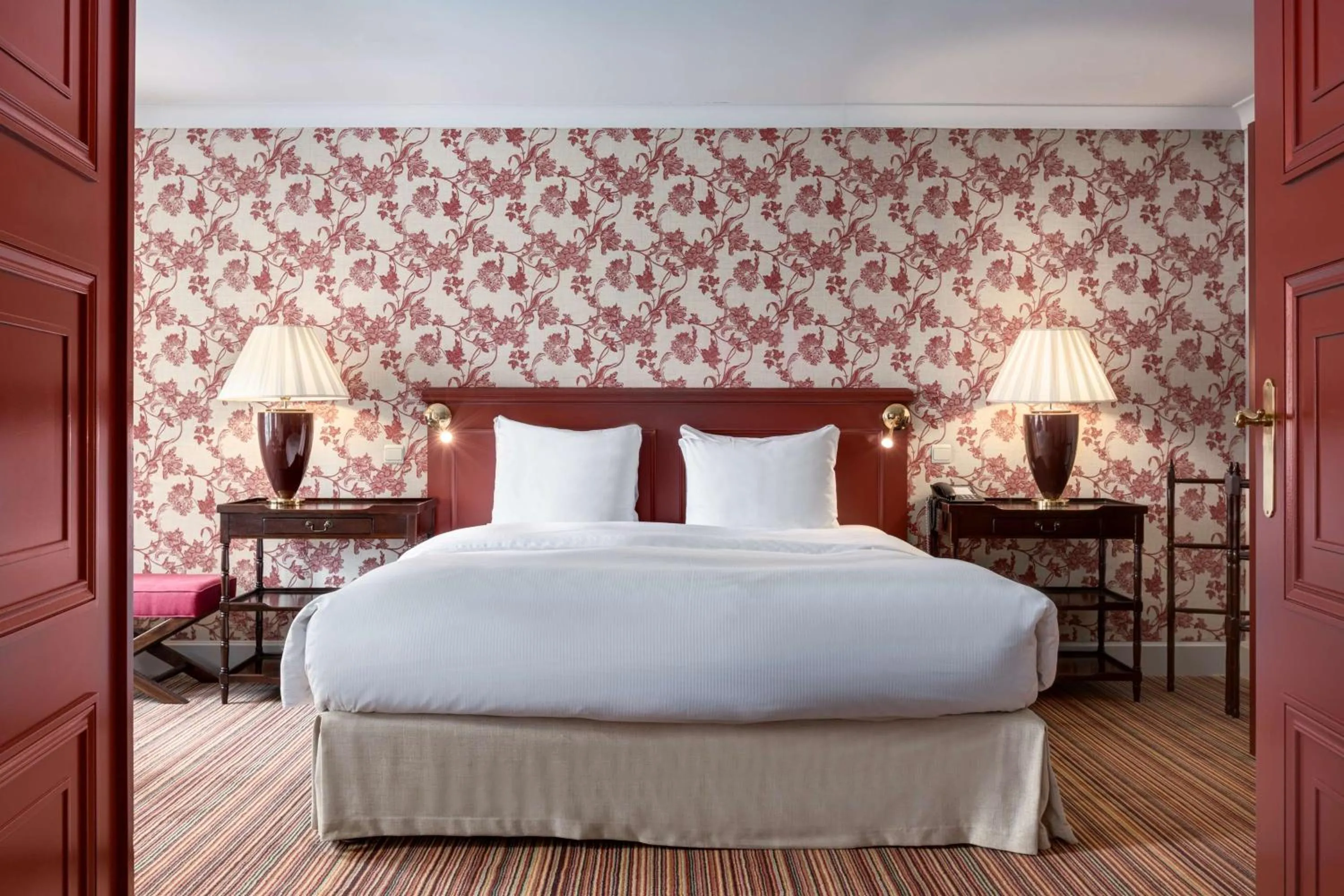 Photo of the whole room, Bed in NH Brugge