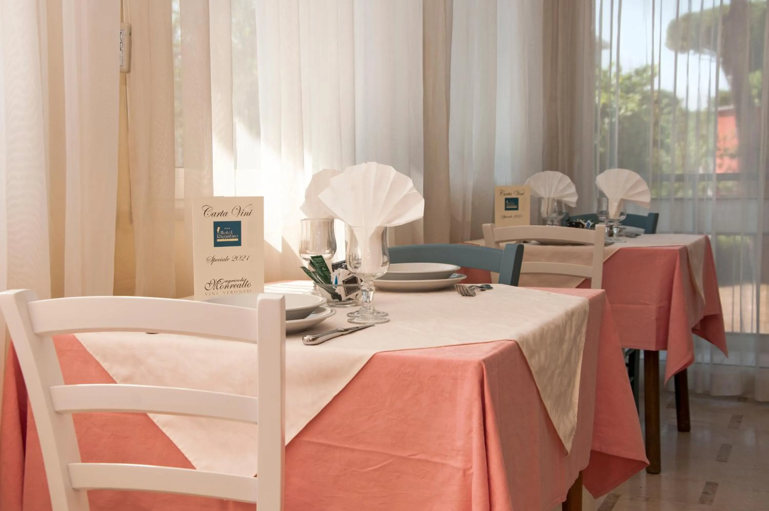 Restaurant/places to eat in Hotel Rugantino