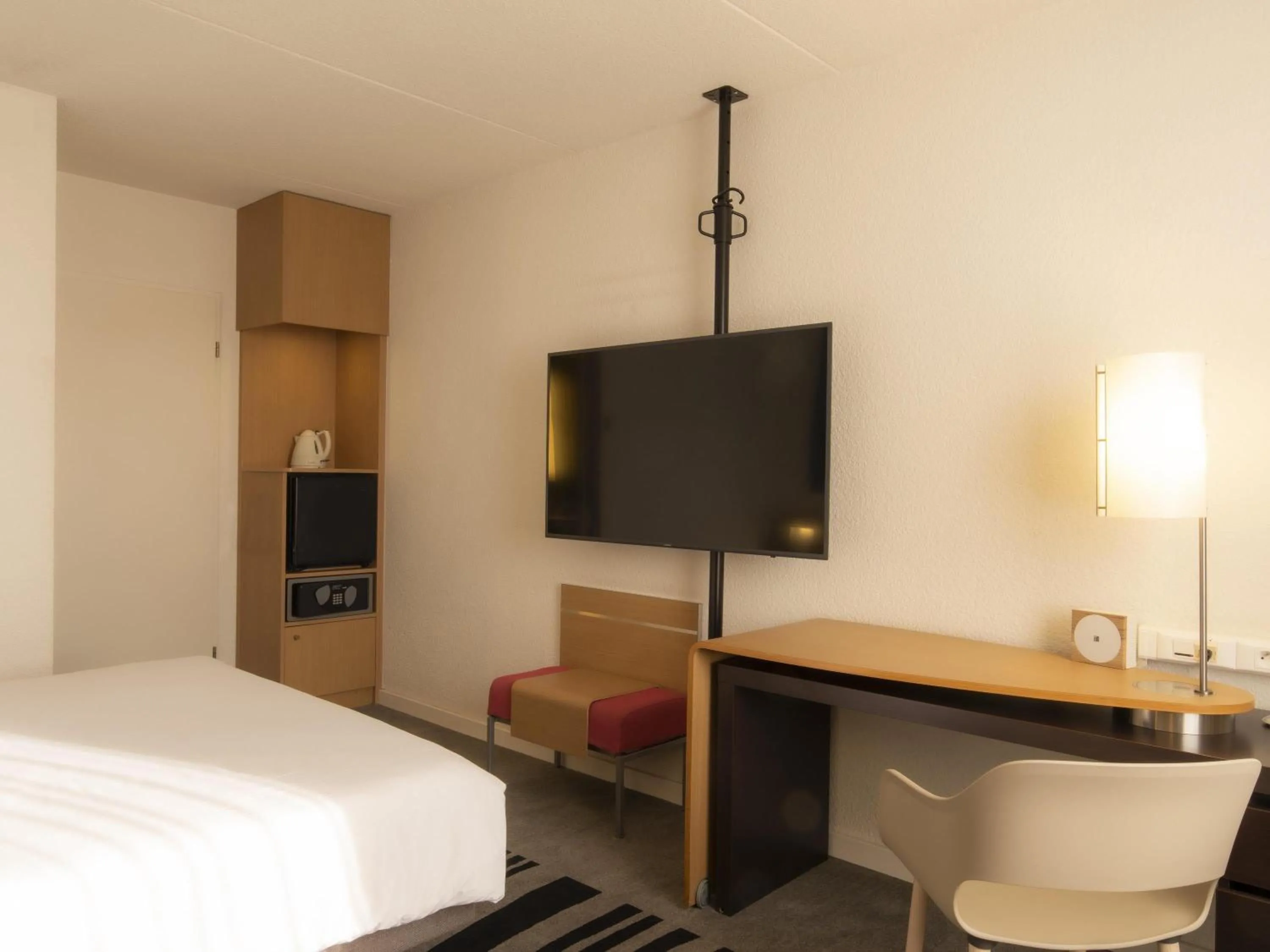Bedroom, Bed in Novotel Antwerpen - Ekeren