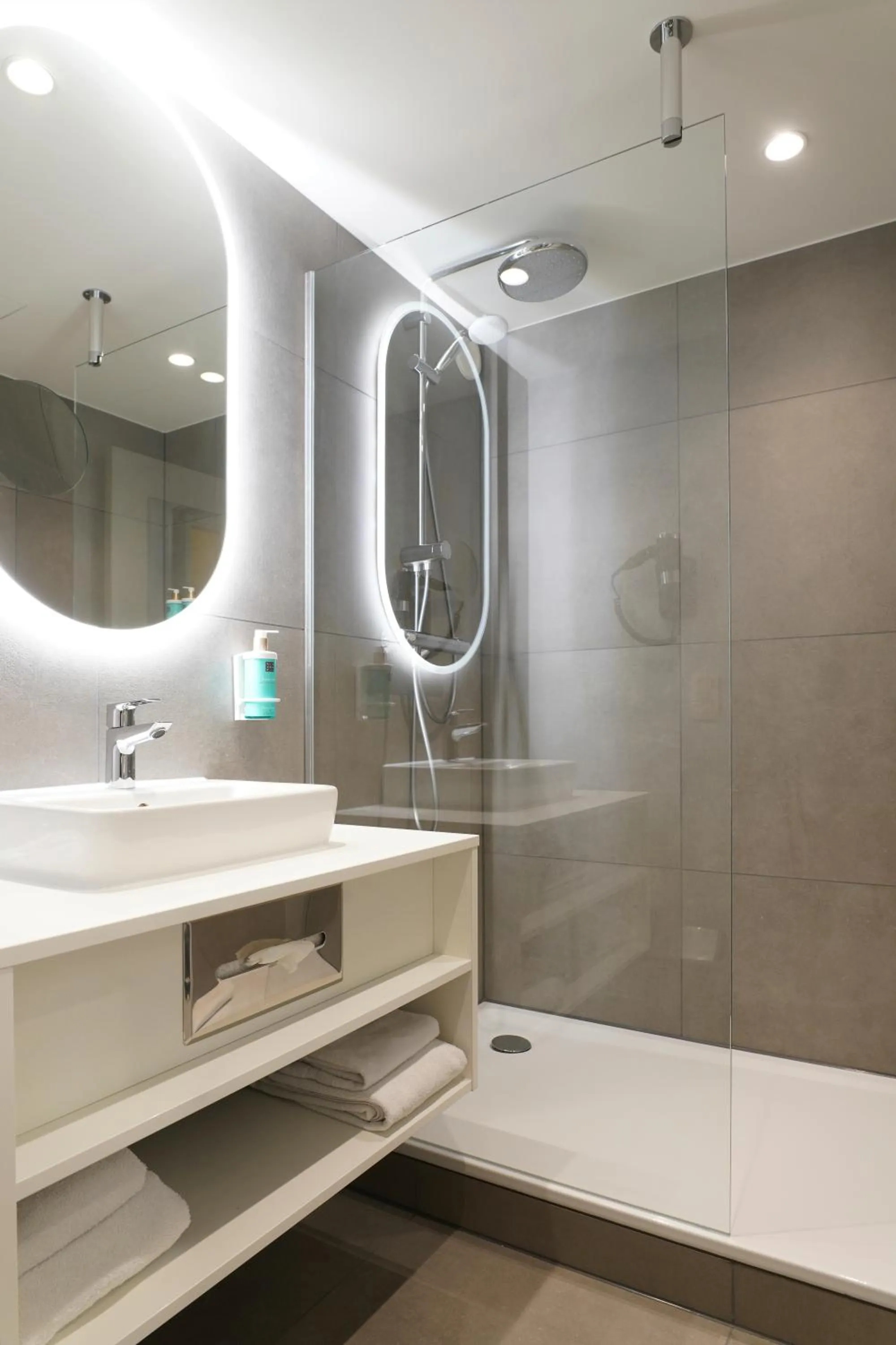Shower in Novotel Antwerpen - Ekeren