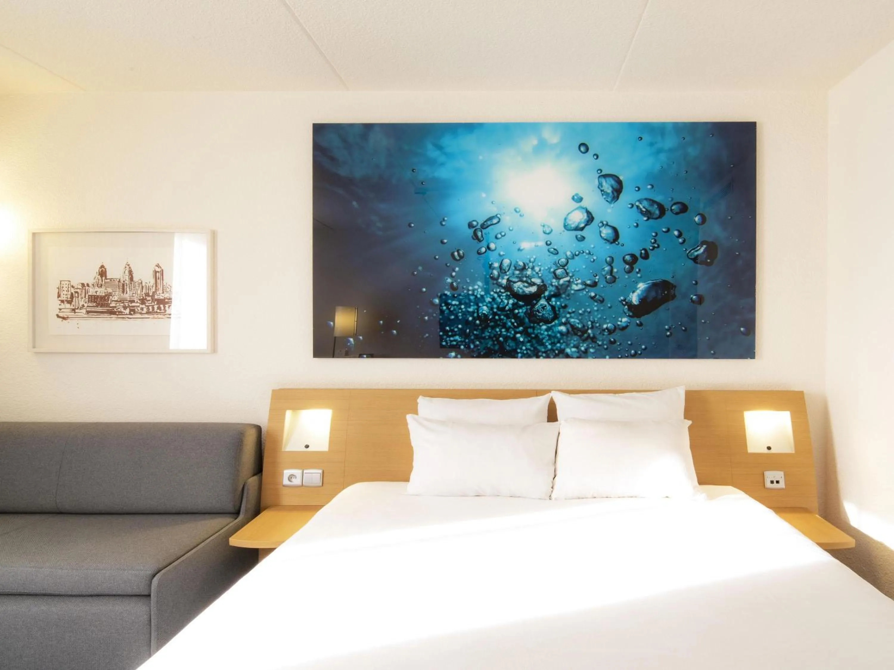 Bedroom, Bed in Novotel Antwerpen - Ekeren