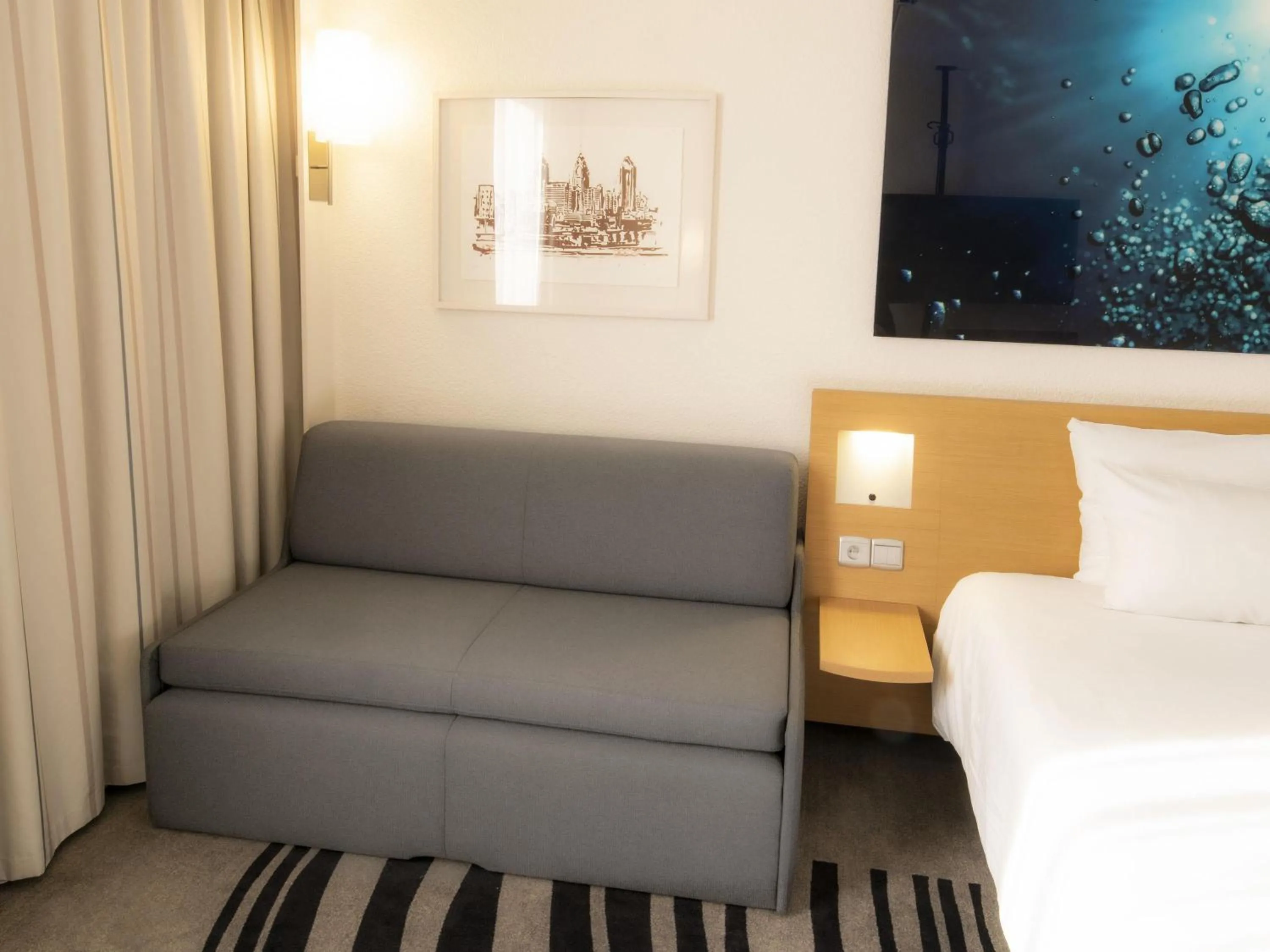 Bedroom, Bed in Novotel Antwerpen - Ekeren