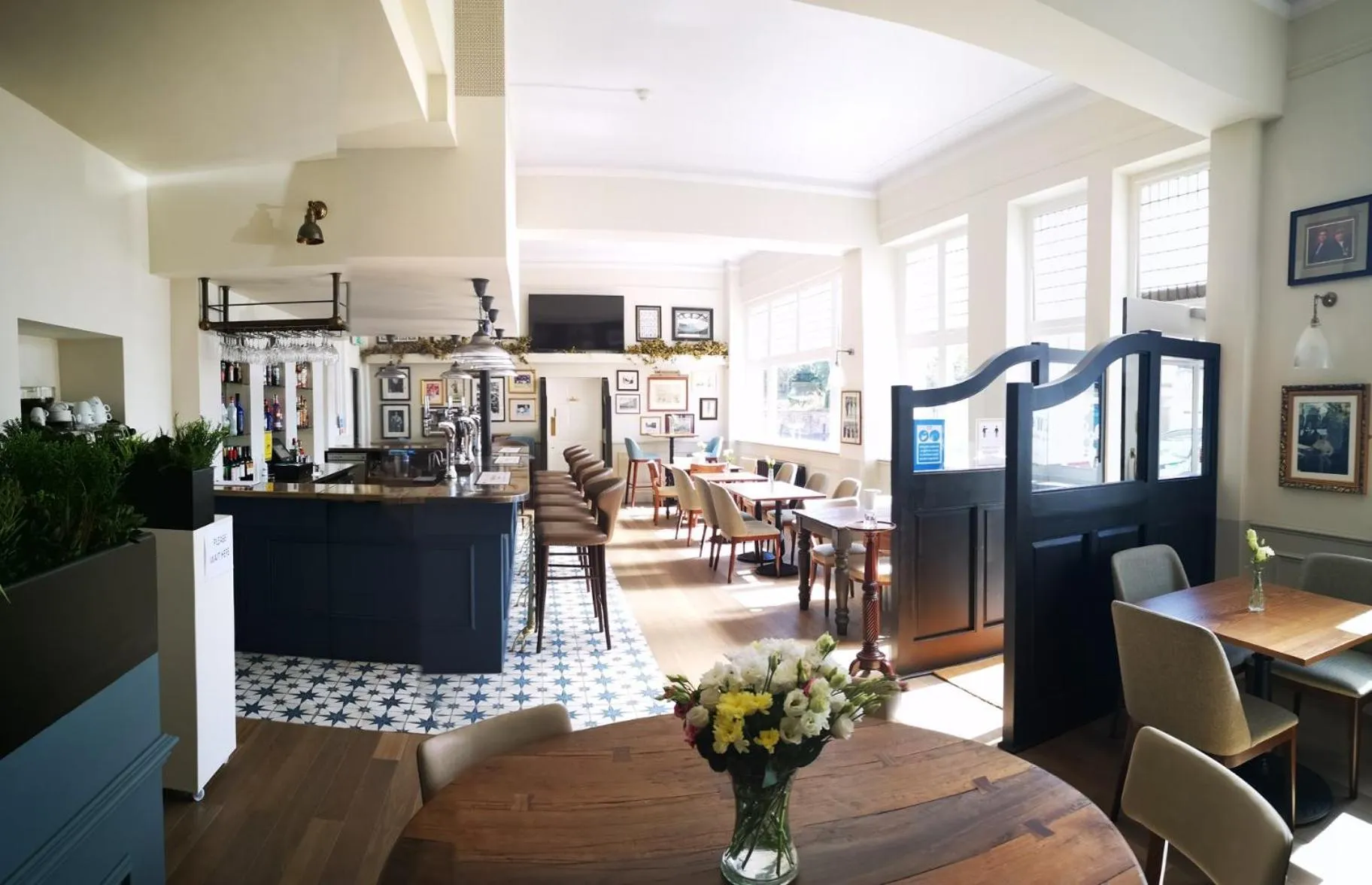 Restaurant/places to eat in Anglesey Hotel