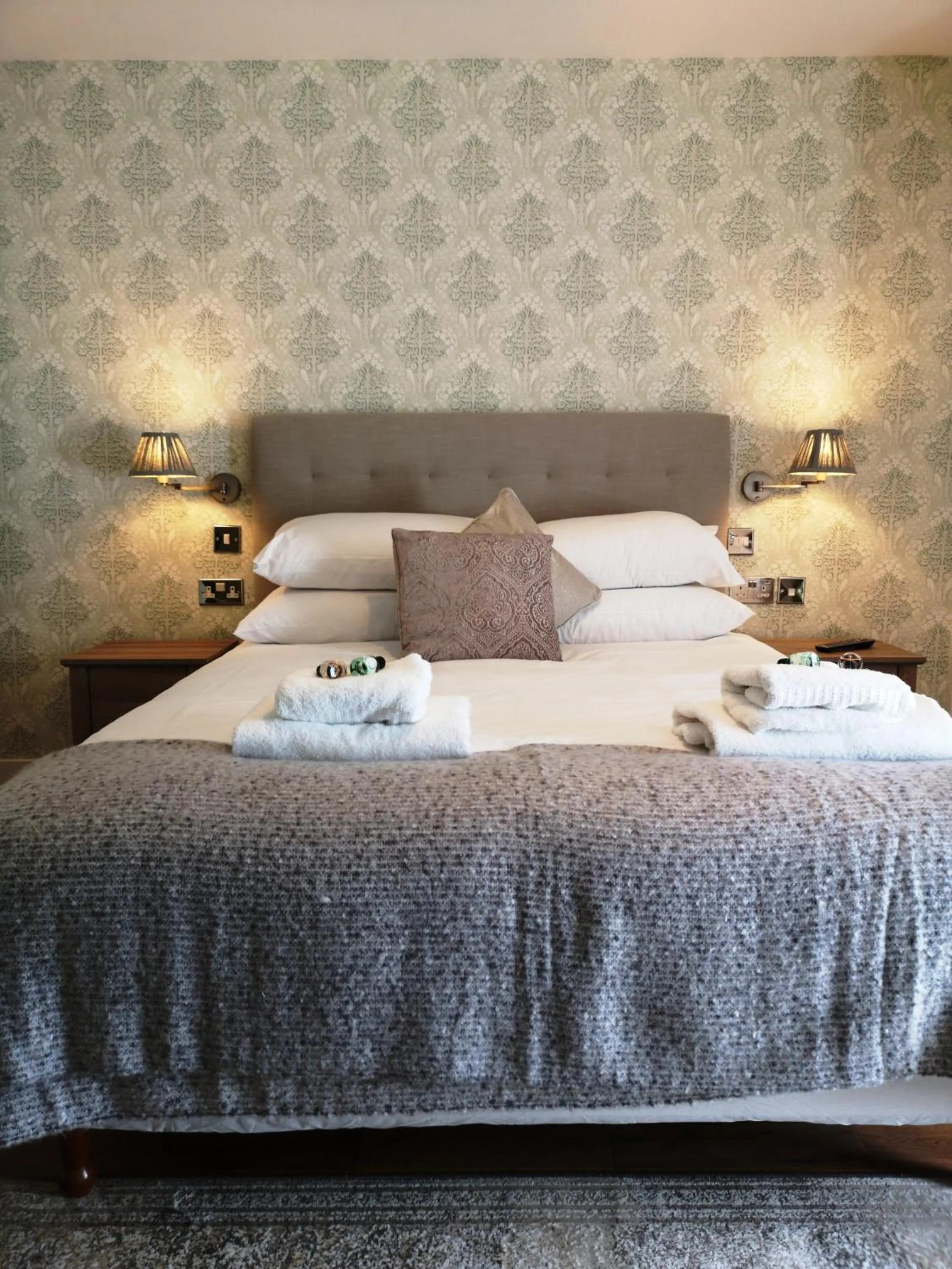 Shower, Bed in Anglesey Hotel