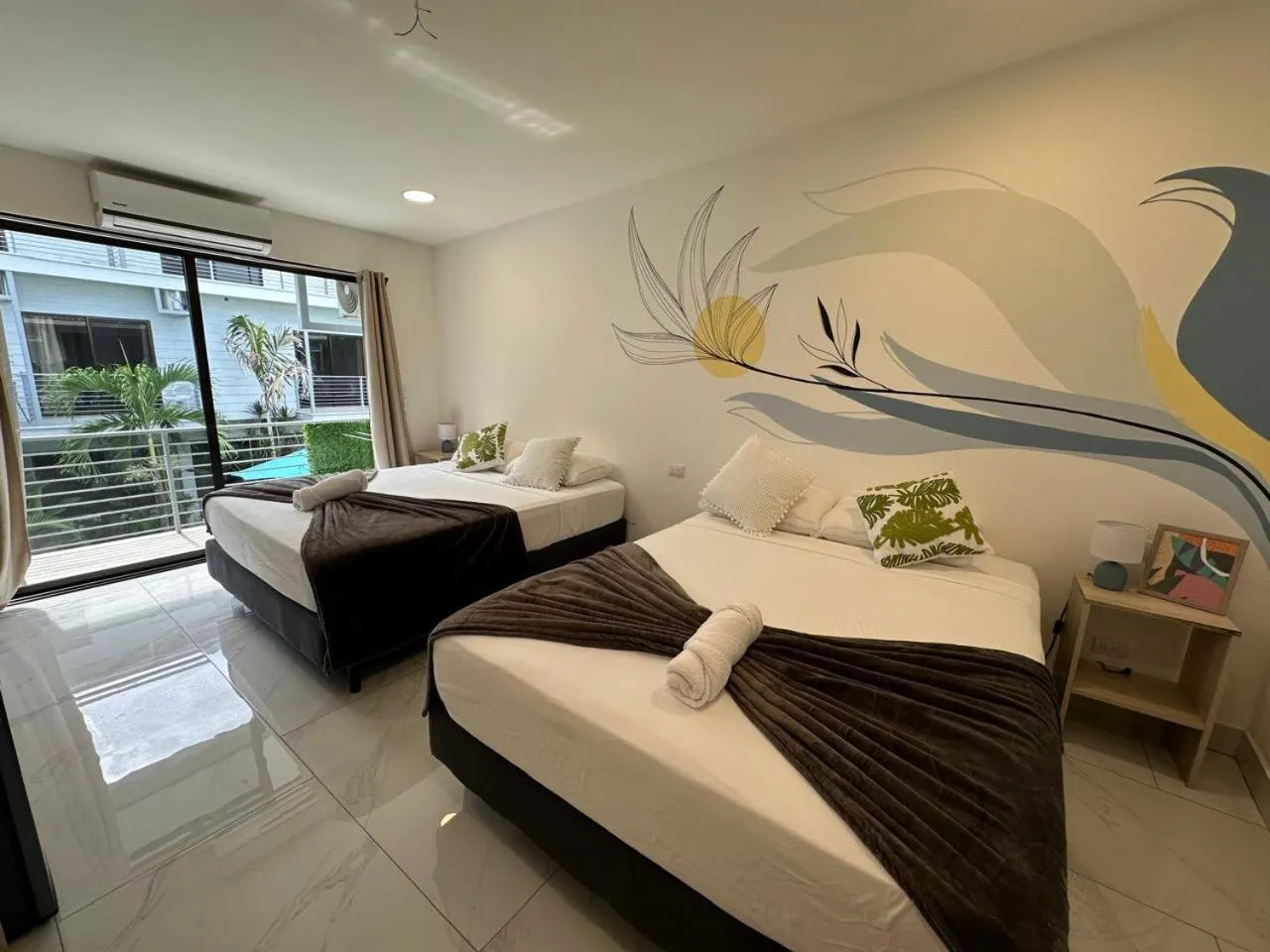 Photo of the whole room, Bed in Wide Mouth Frog Quepos