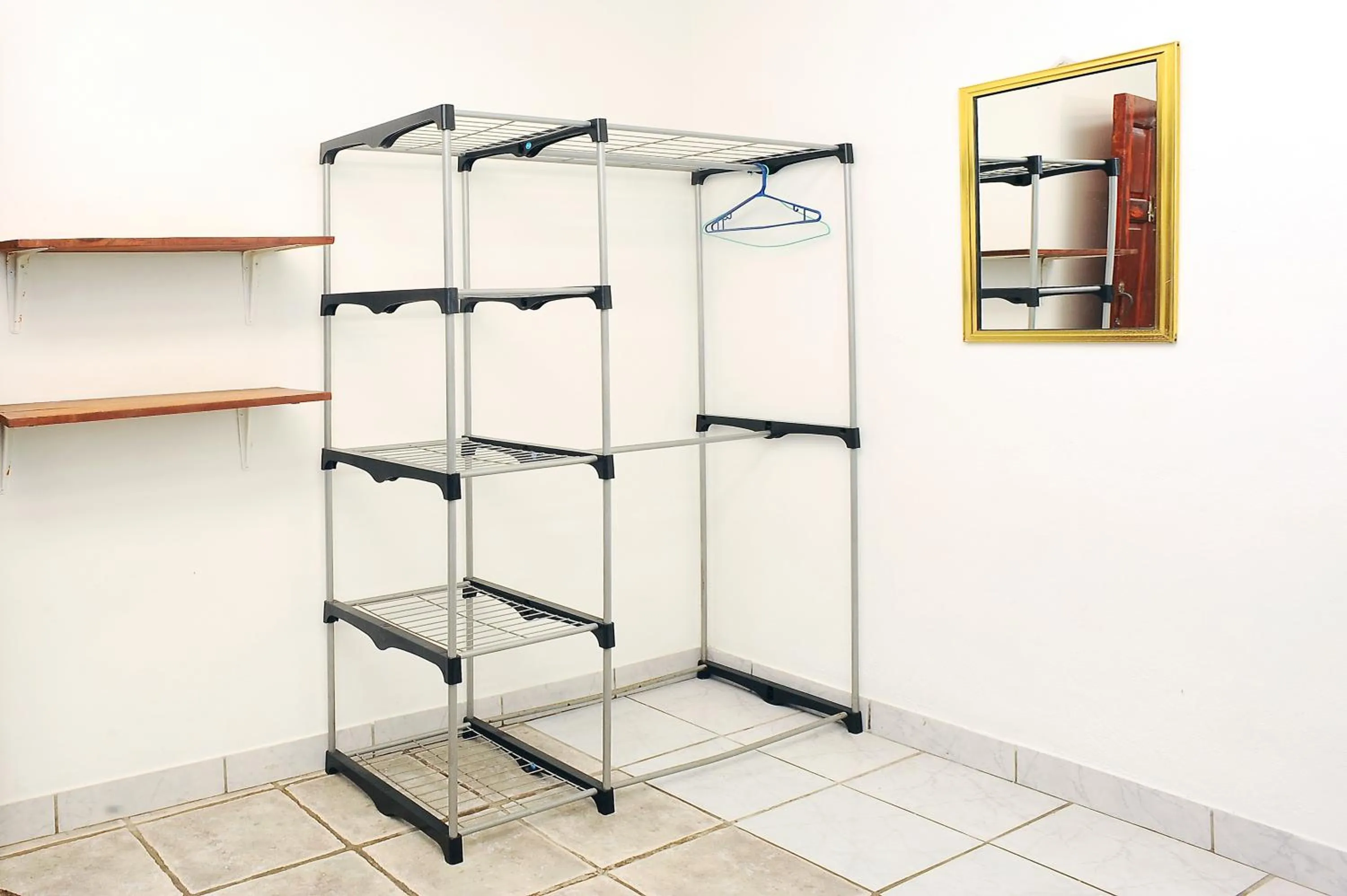 wardrobe in Wide Mouth Frog Quepos