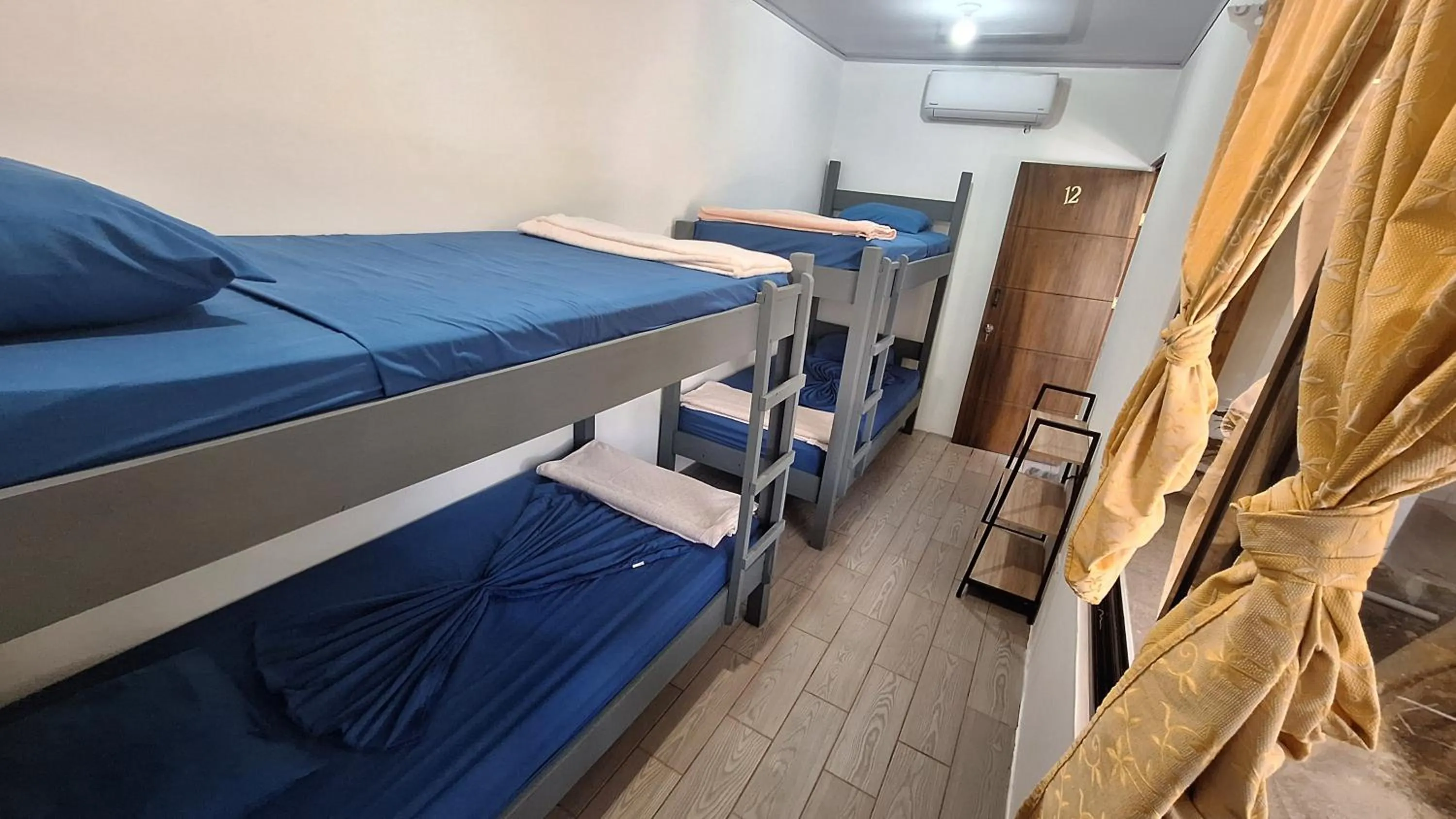 Bed in Wide Mouth Frog Quepos