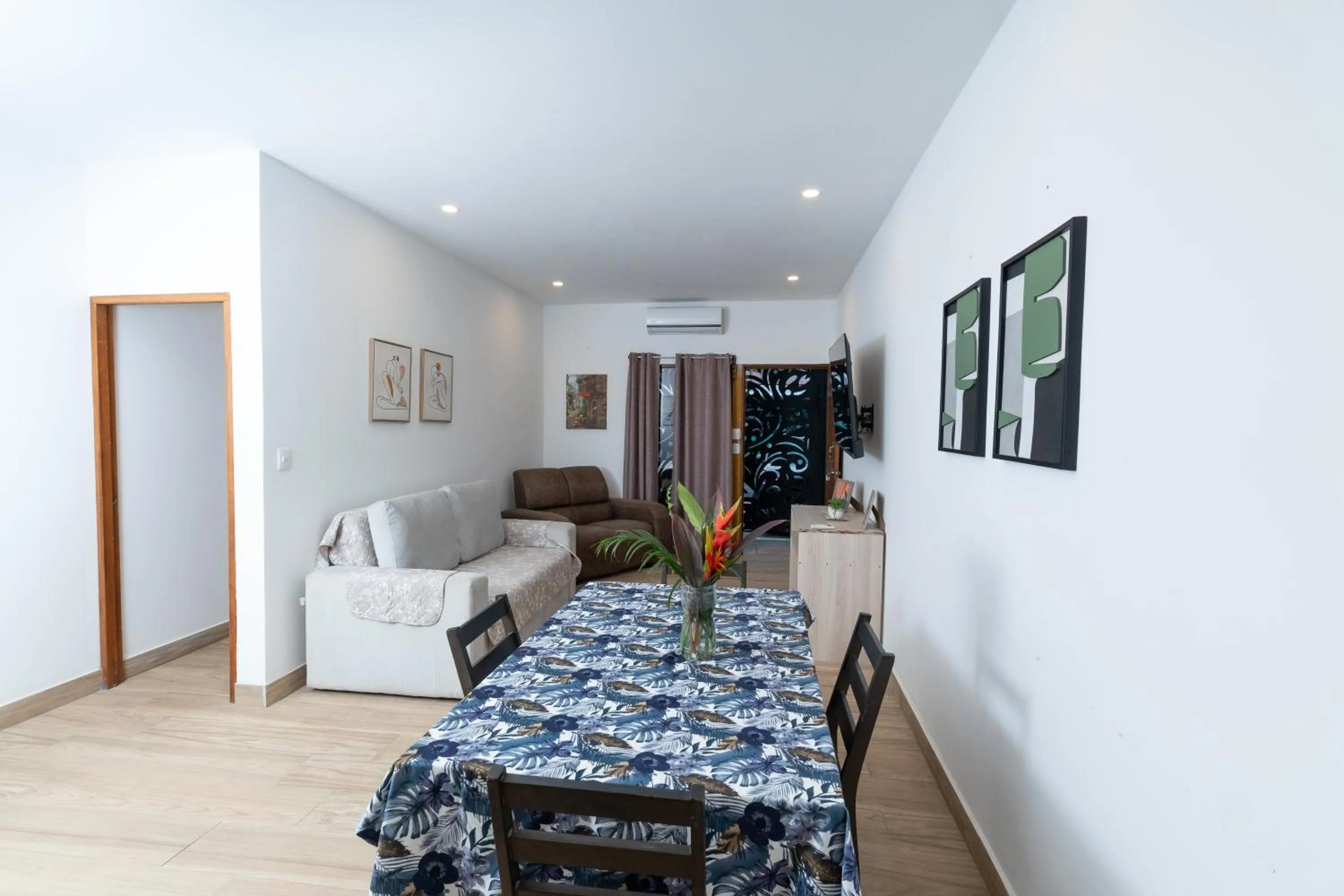 Kitchen or kitchenette, Bed in Wide Mouth Frog Quepos