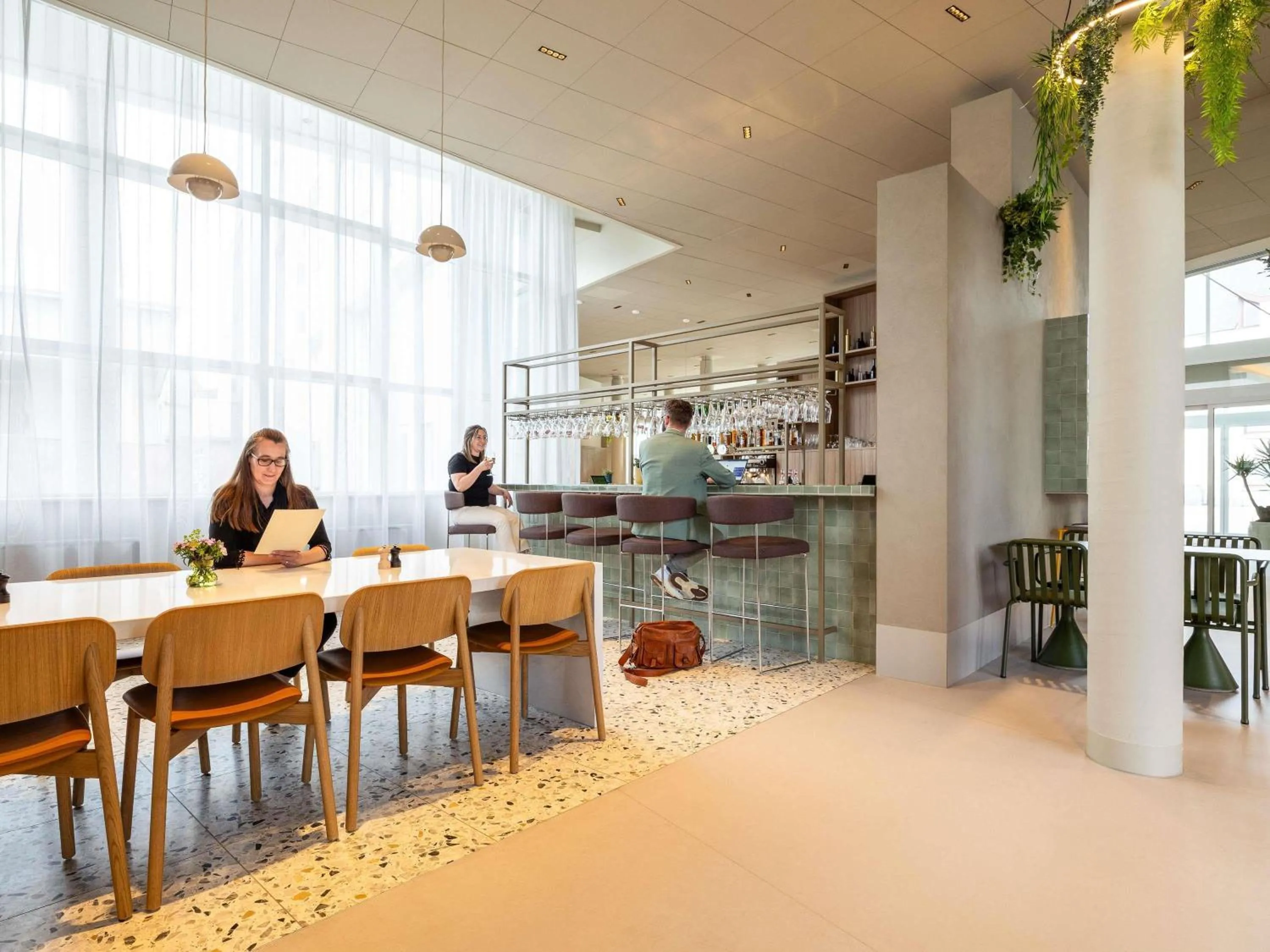 Lounge or bar in Novotel Brugge Centrum