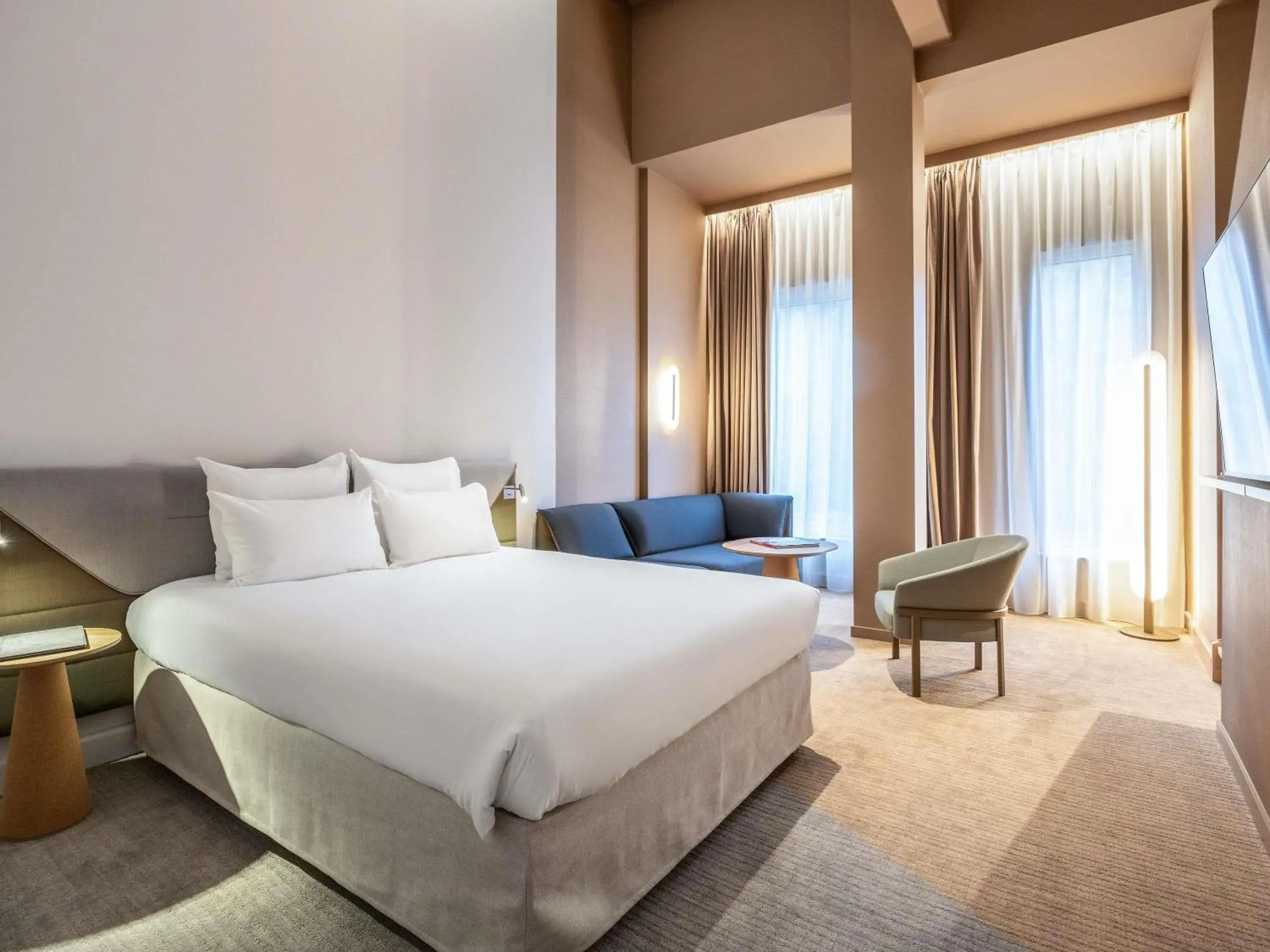 Deluxe Room with Double Bed and Bunk Beds in Novotel Brugge Centrum Deluxe Room with Double Bed and Bunk Beds in Novotel Brugge Centrum