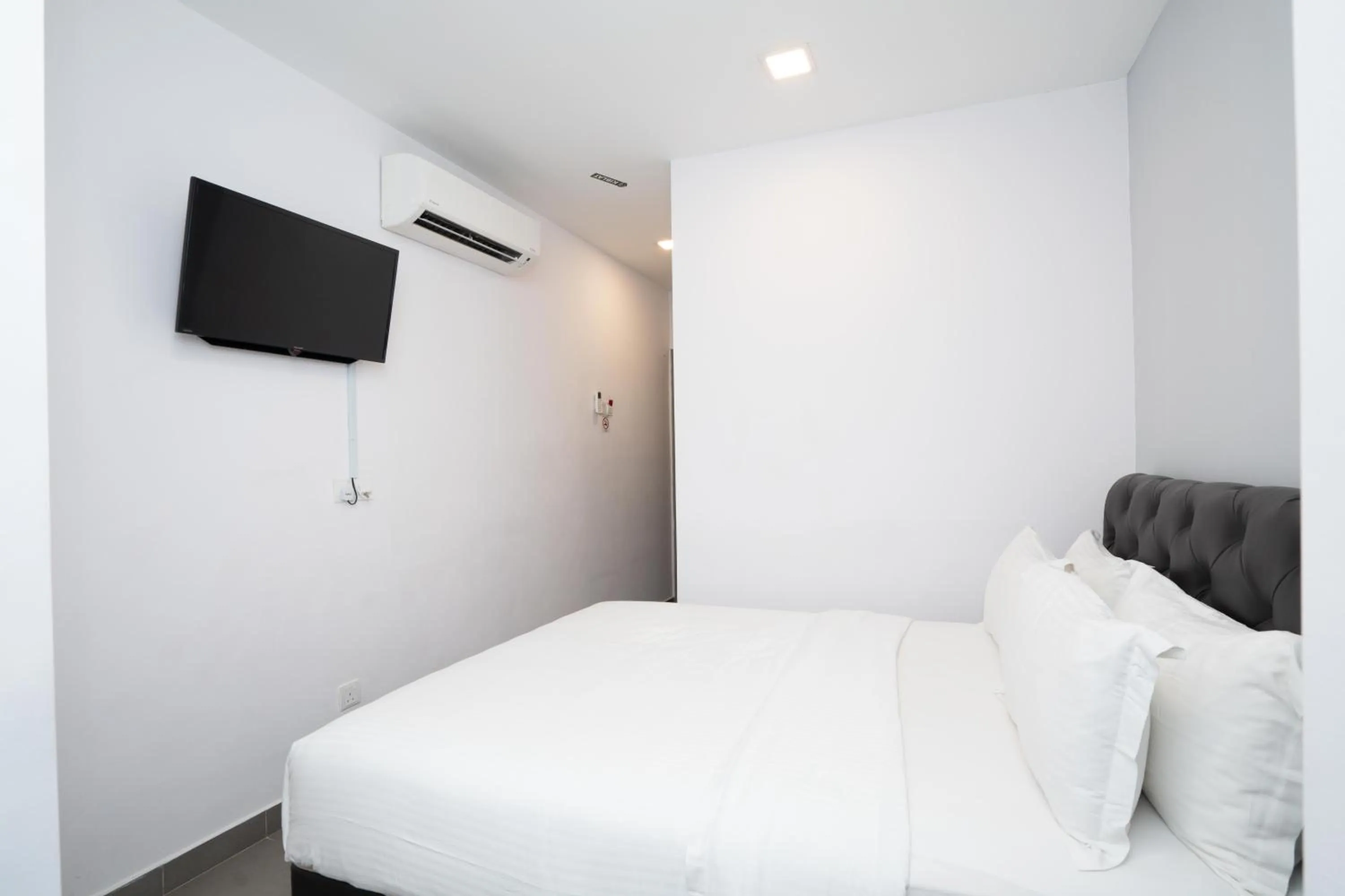 Bedroom, Bed in B Lot Hotel