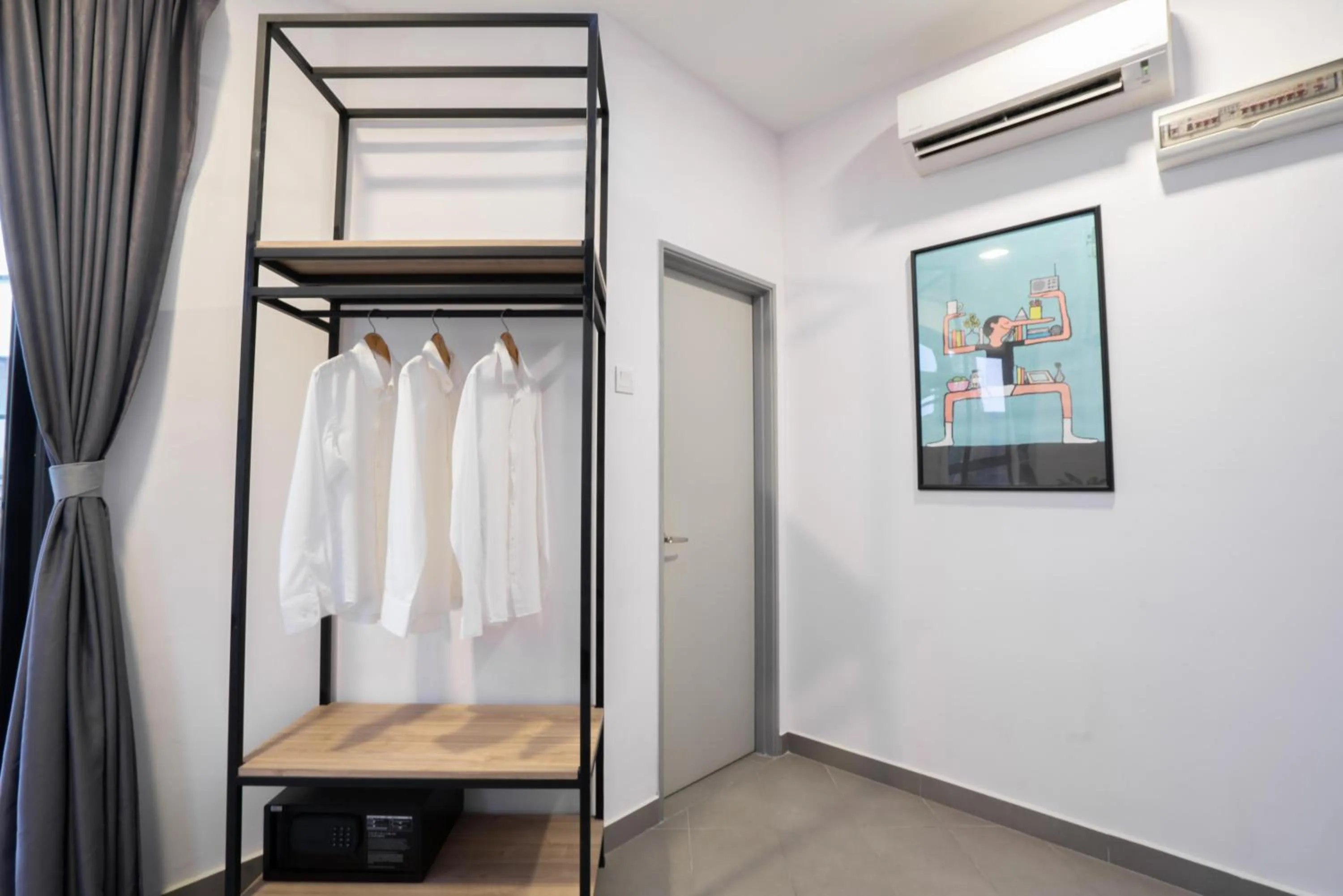 Living room, Bed in B Lot Hotel