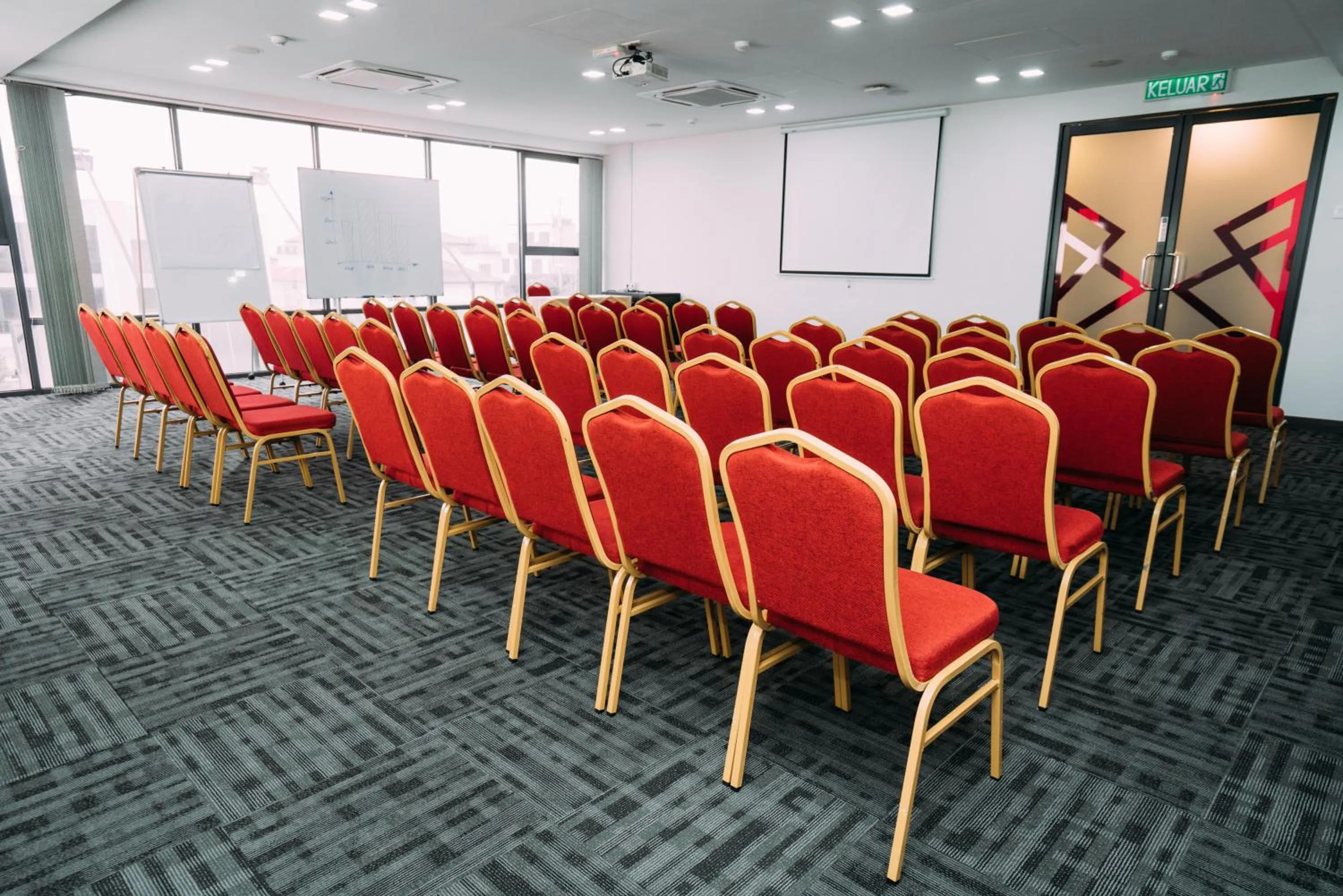 Business facilities in B Lot Hotel