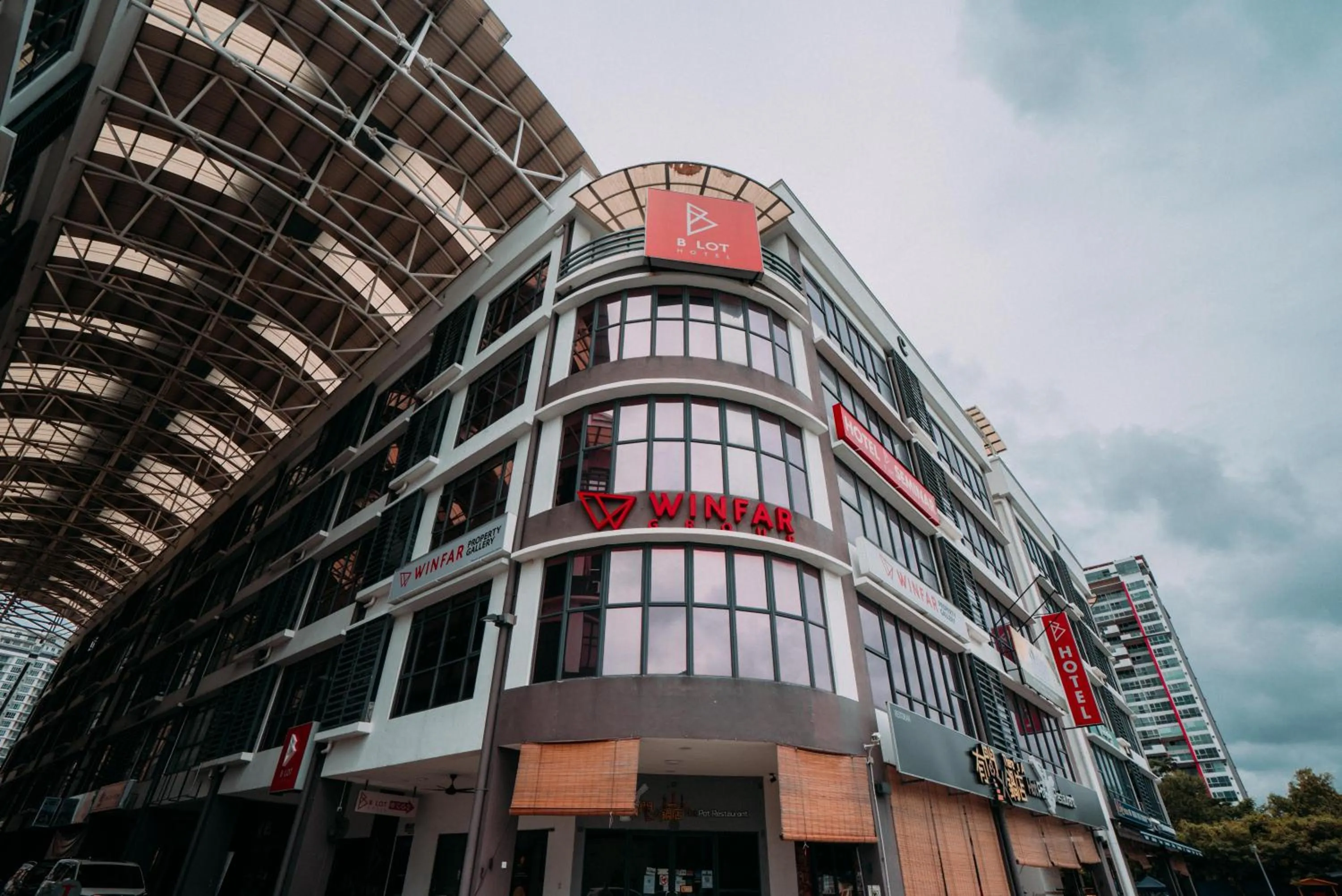 Facade/entrance in B Lot Hotel