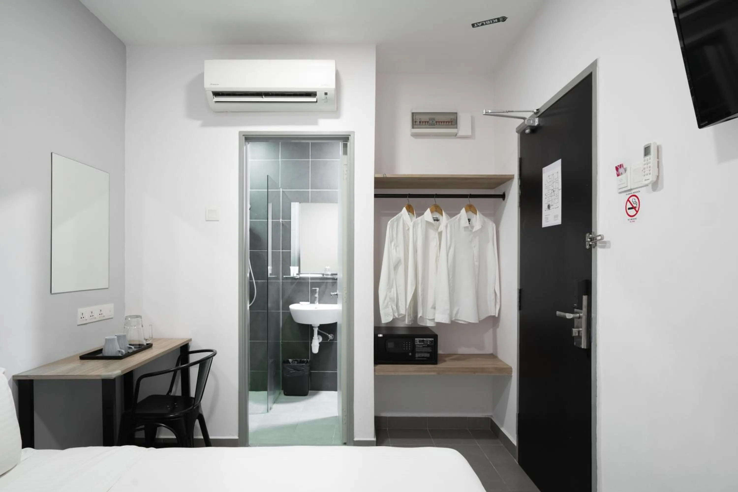 Photo of the whole room, Bed in B Lot Hotel