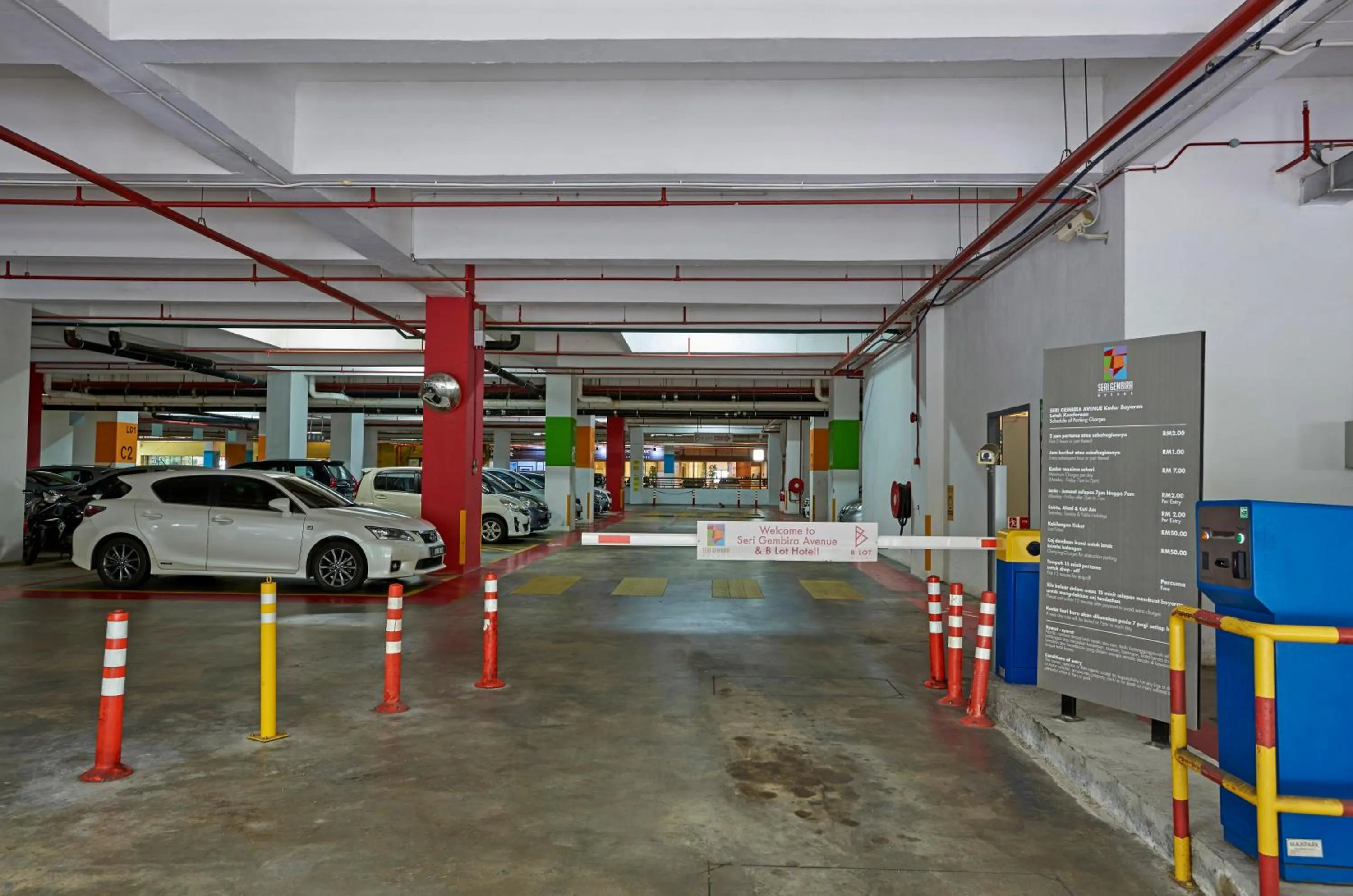 Restaurant/places to eat in B Lot Hotel