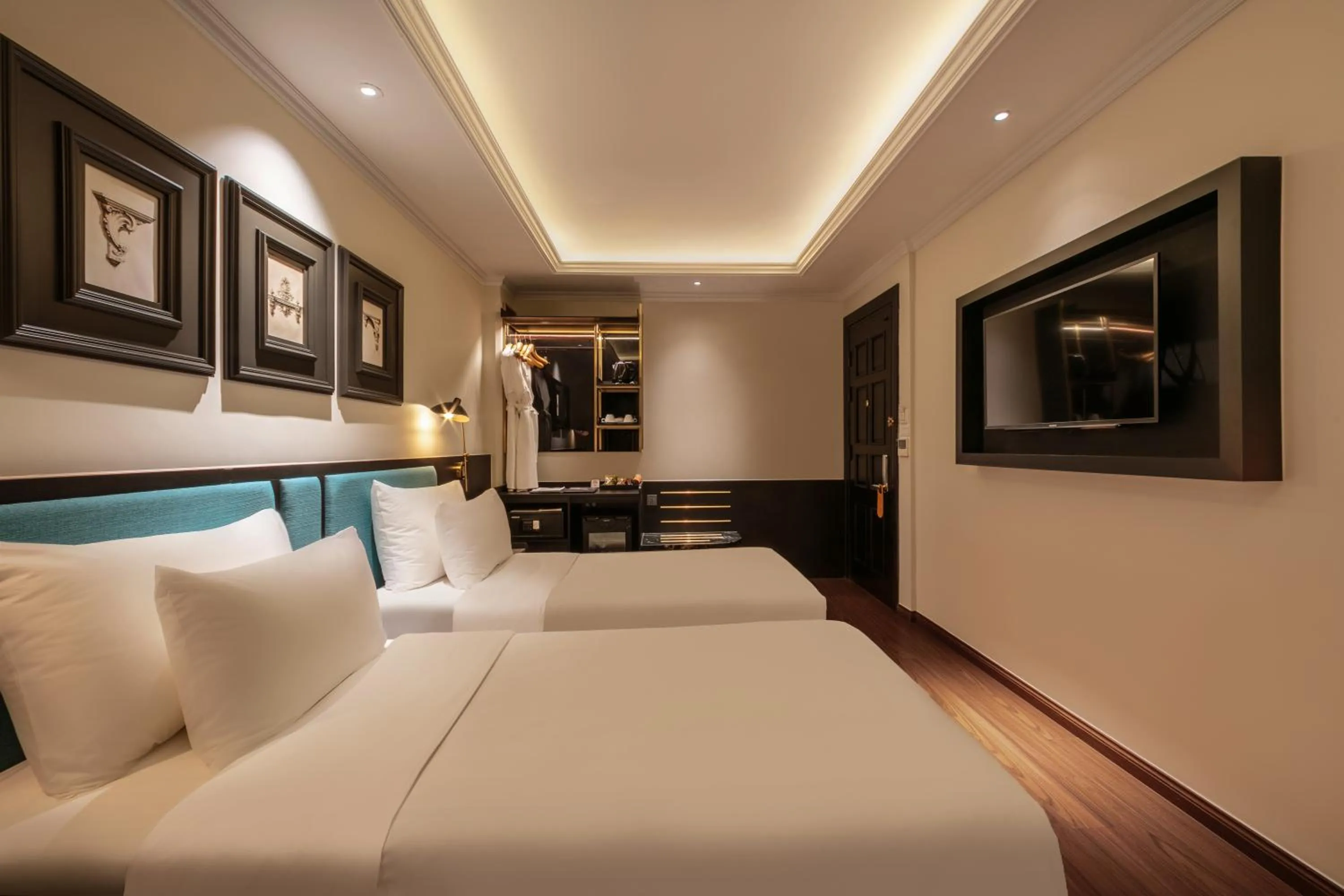 TV and multimedia, Bed in Champton Hanoi Hotel