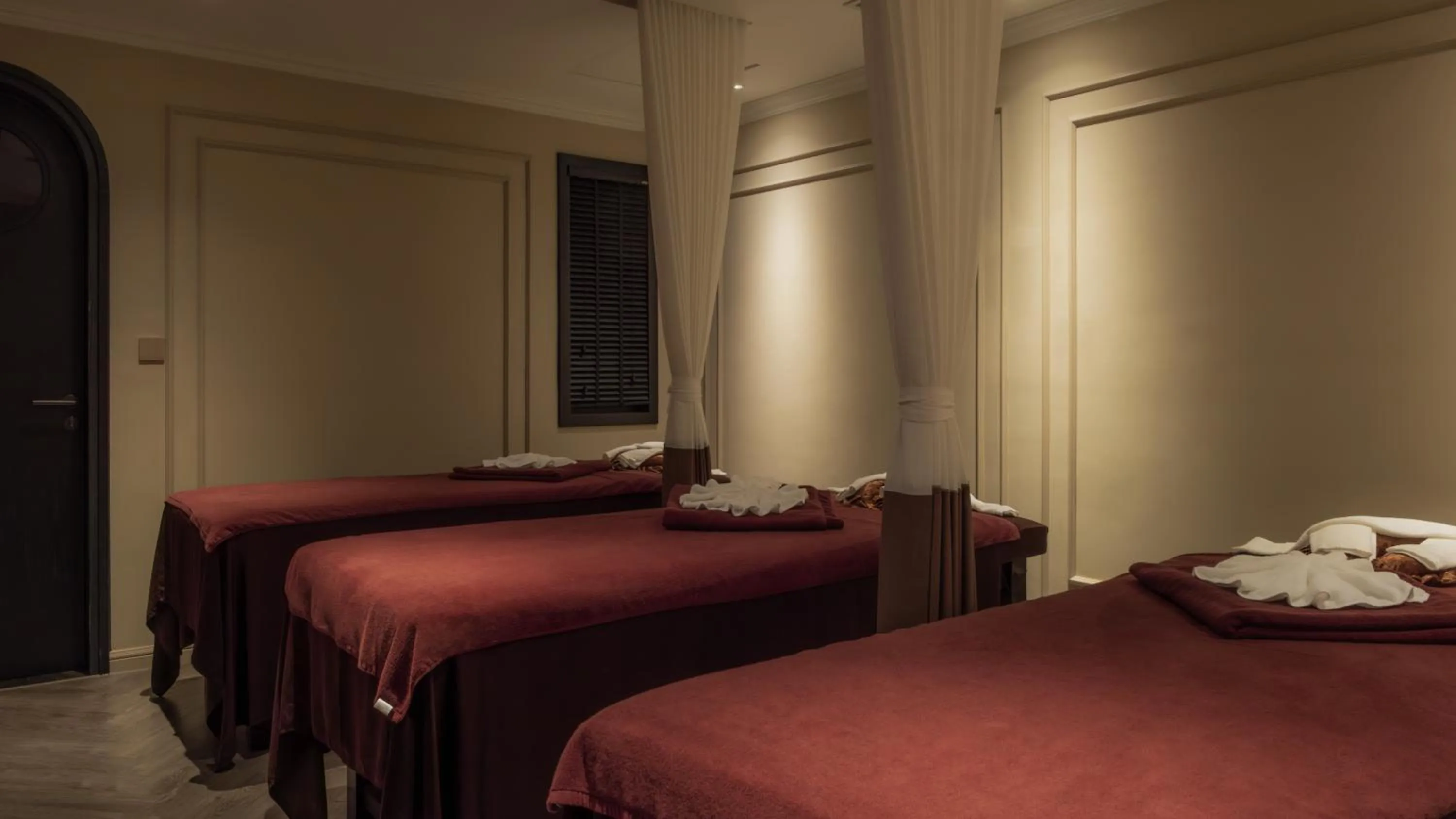 Spa and wellness centre/facilities, Bed in Champton Hanoi Hotel