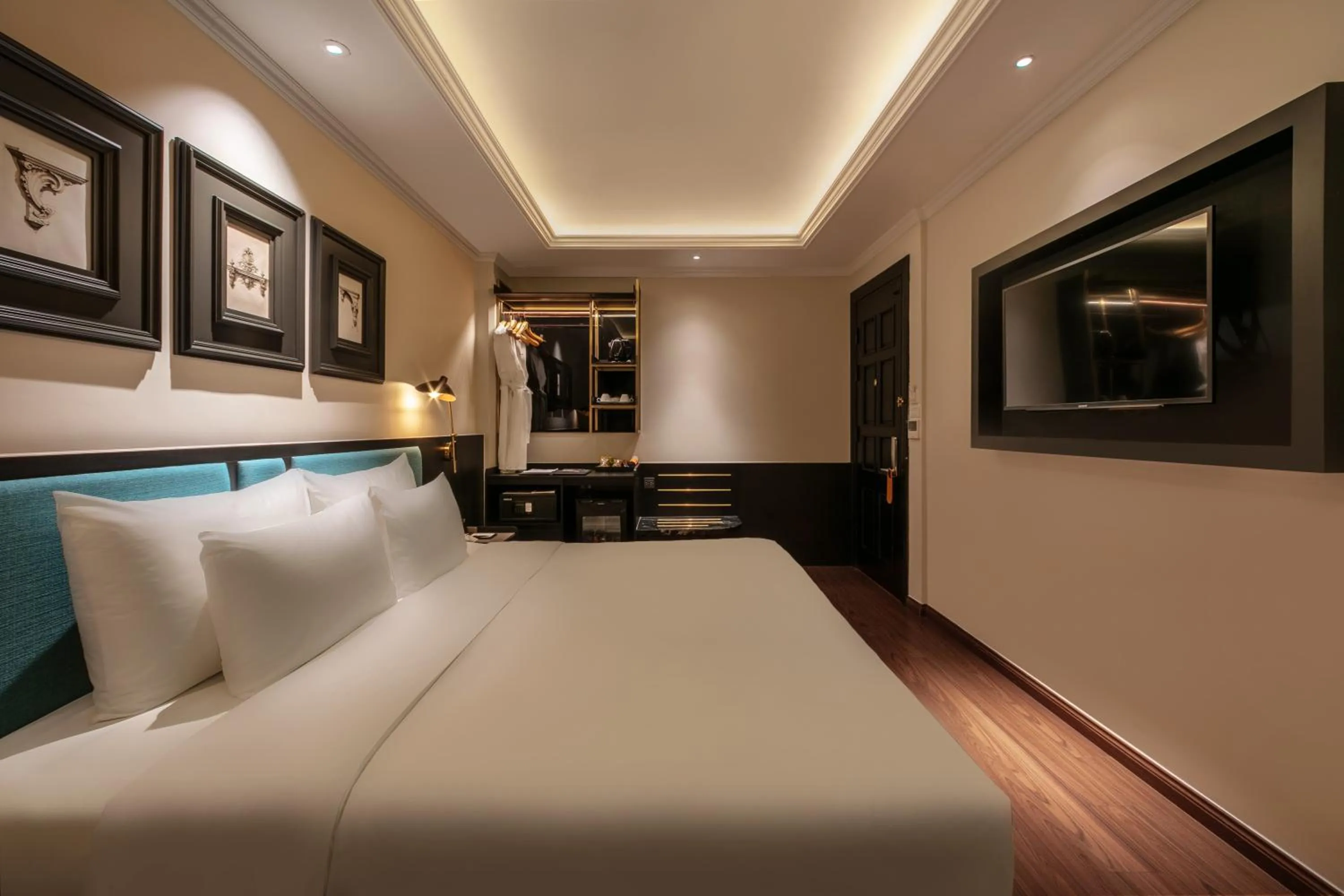 Photo of the whole room, Bed in Champton Hanoi Hotel