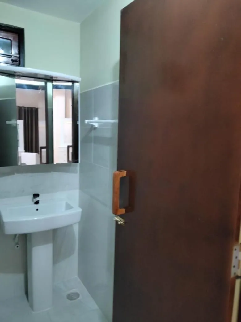 Gnaanams Hotel and Restaurant