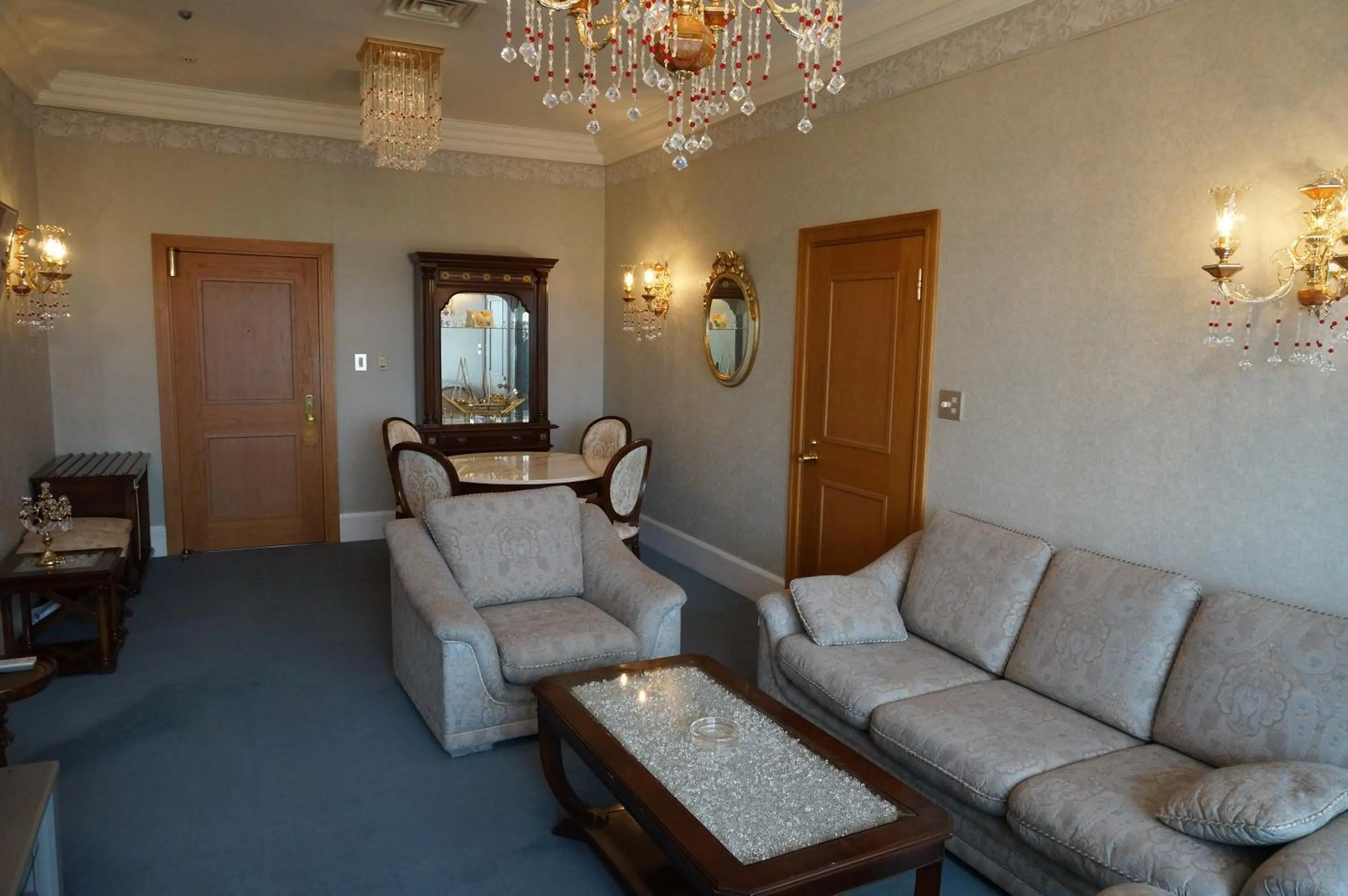 Living room, Lounge/Bar in Nanki Shirahama Resort Hotel