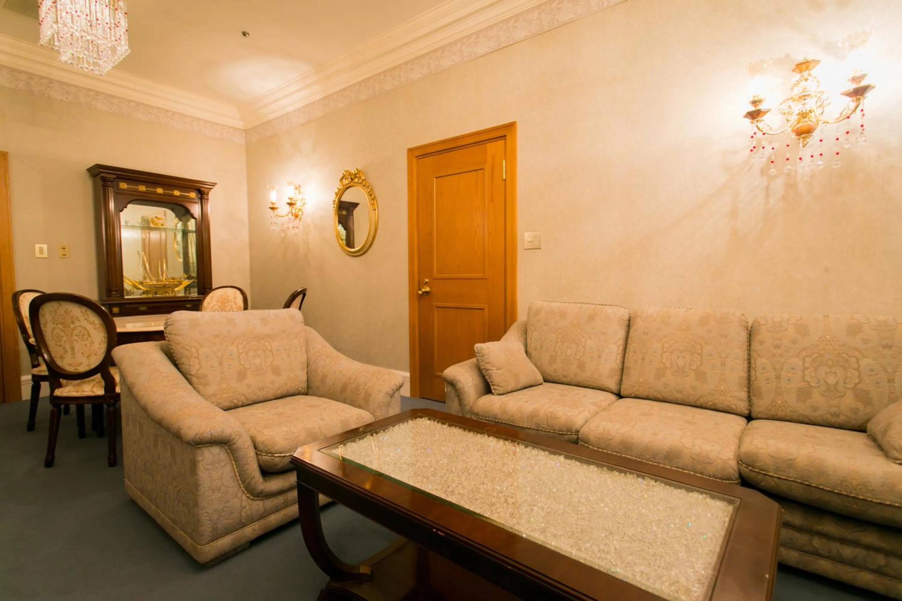 Seating Area in Nanki Shirahama Resort Hotel