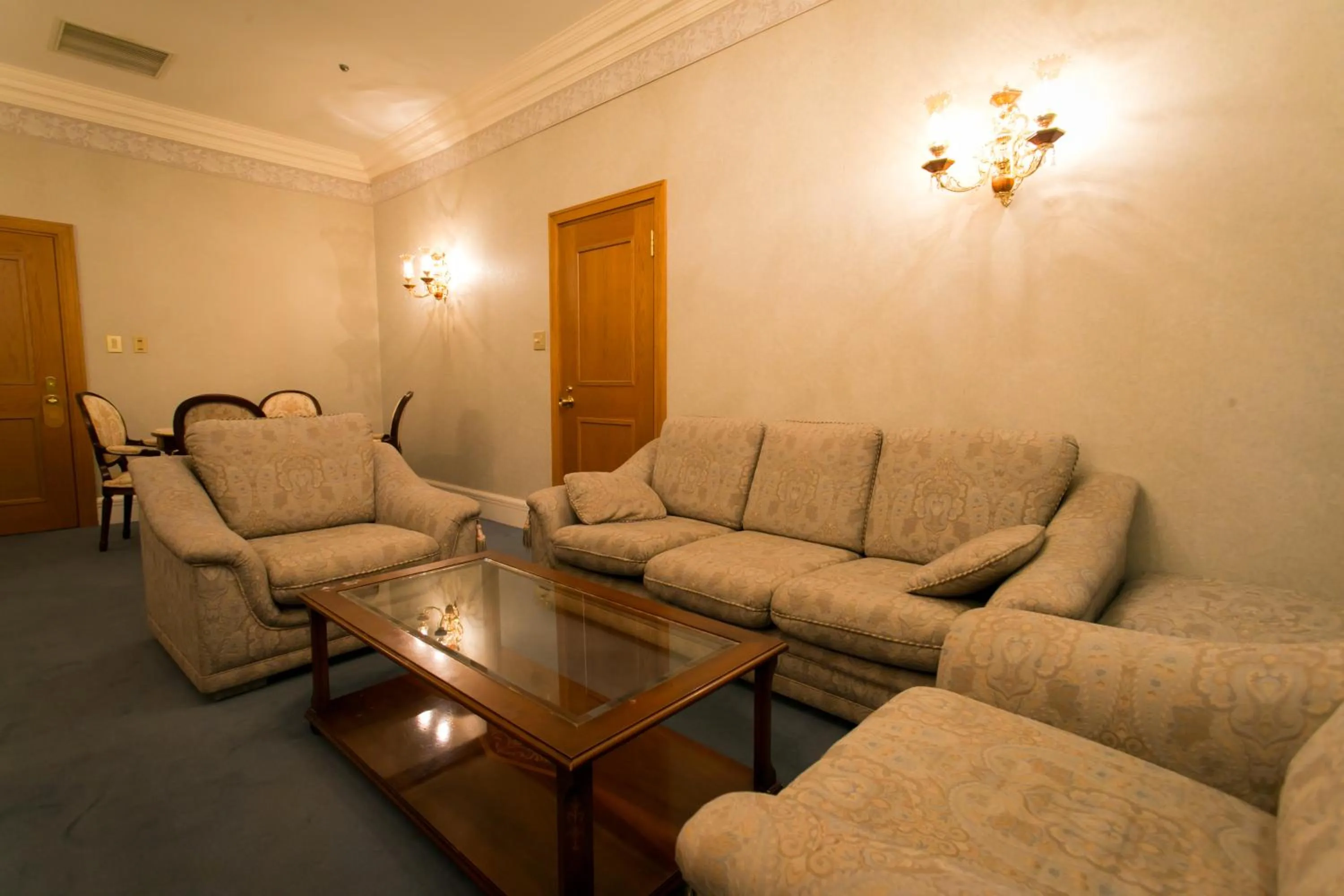 Seating Area in Nanki Shirahama Resort Hotel