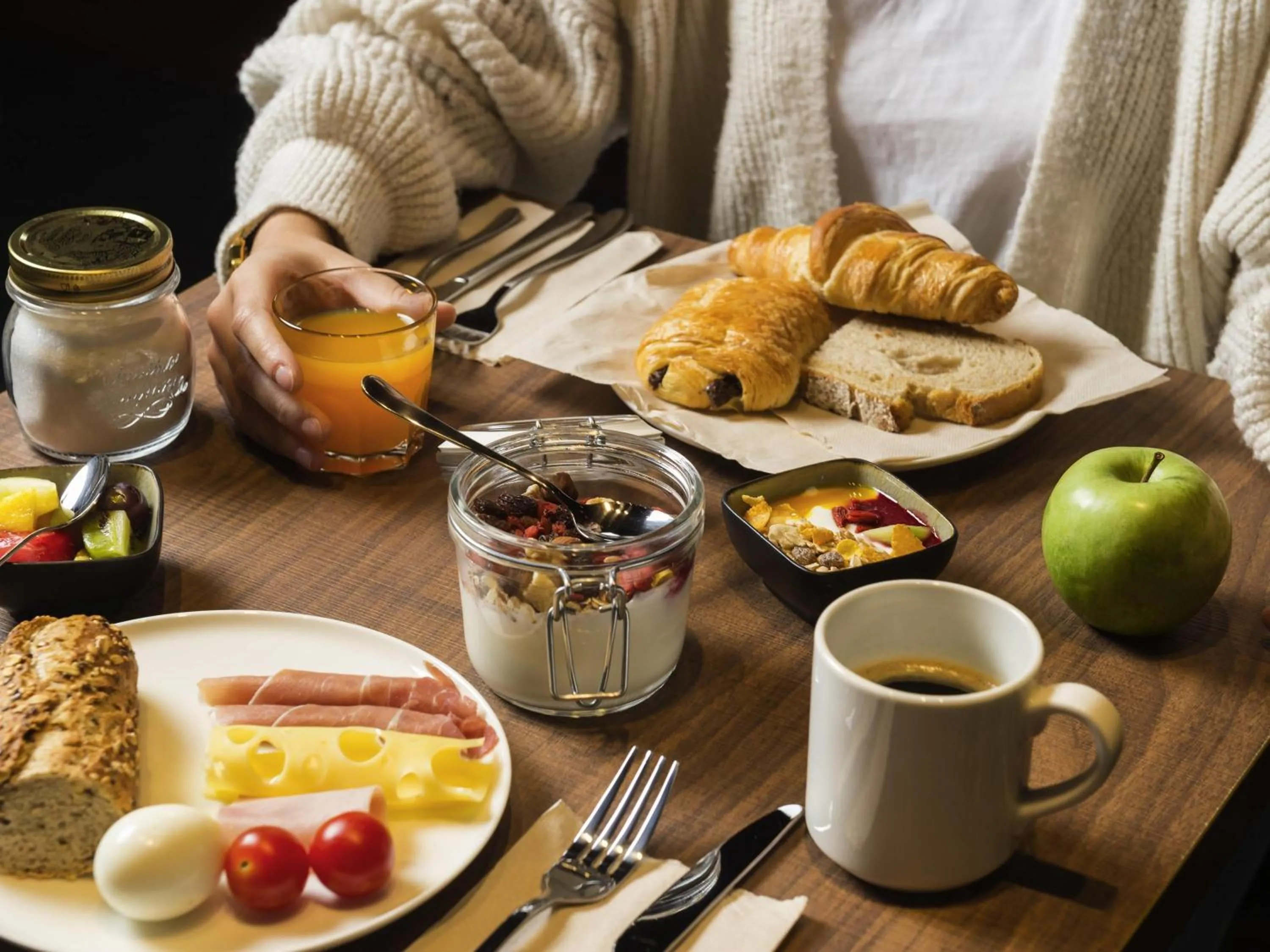 Breakfast in ibis Brussels Centre Chatelain