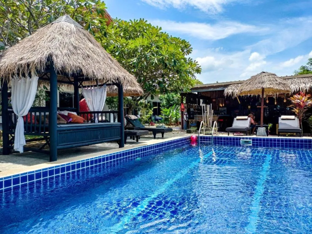 Swimming pool in Wirason Residence