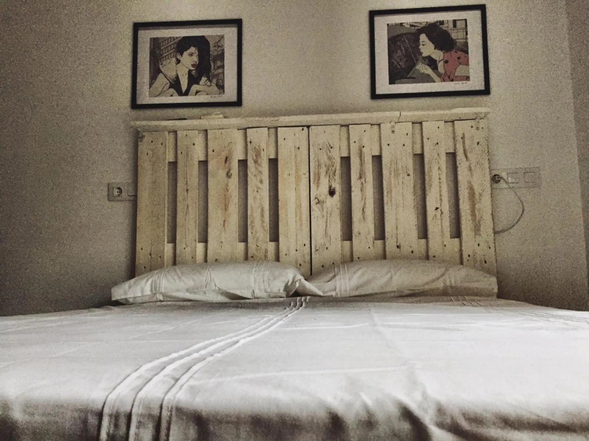 Bedroom, Bed in Hostal Ciempozuelos, cerca del Parque Warner y Madrid