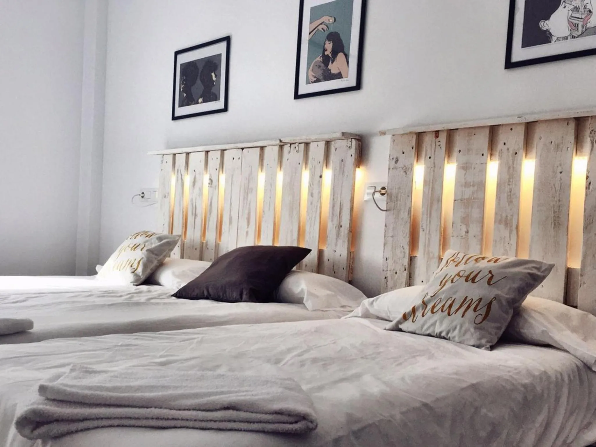 Bed in Hostal Ciempozuelos, cerca del Parque Warner y Madrid