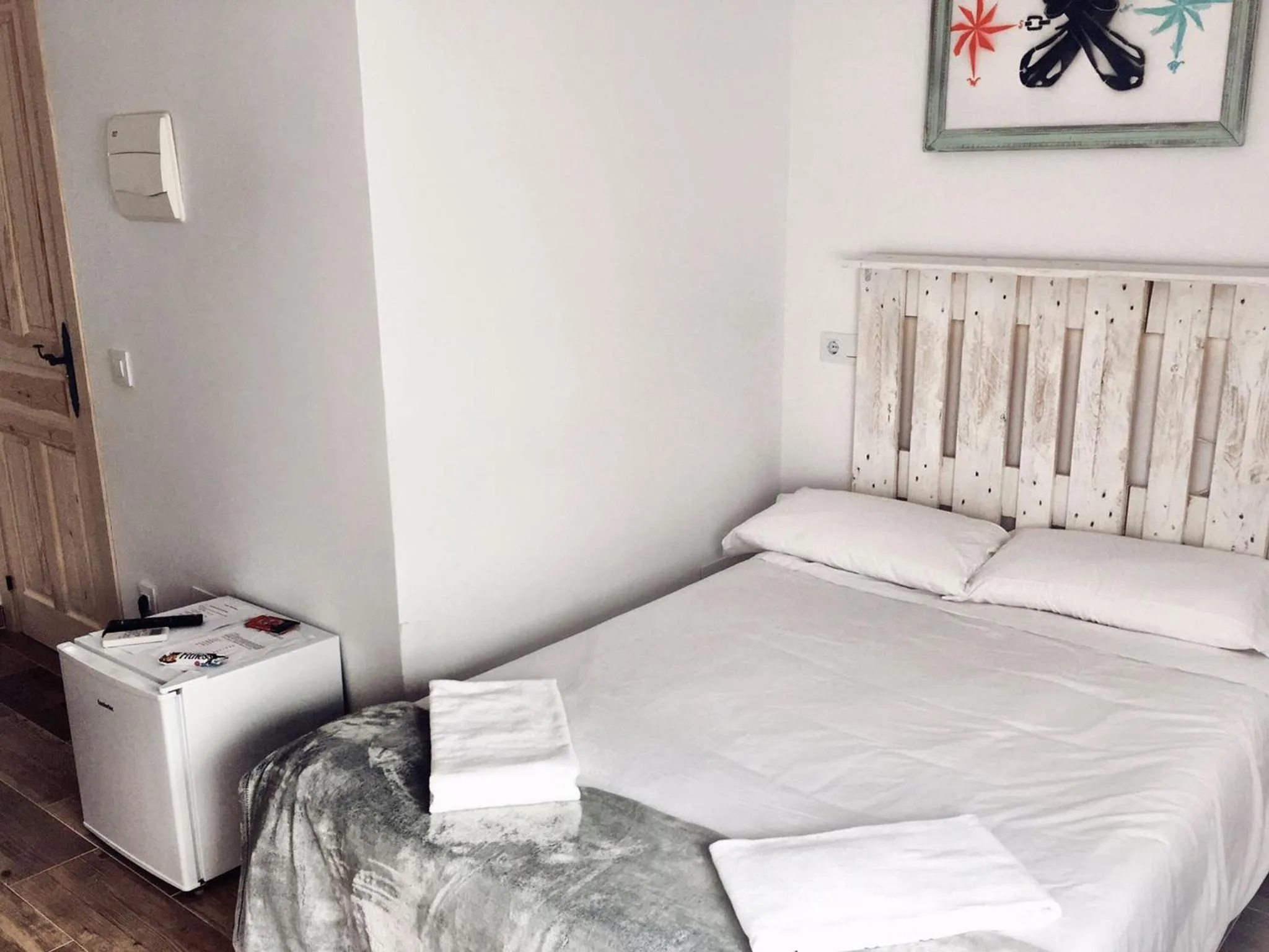 TV and multimedia, Bed in Hostal Ciempozuelos, cerca del Parque Warner y Madrid