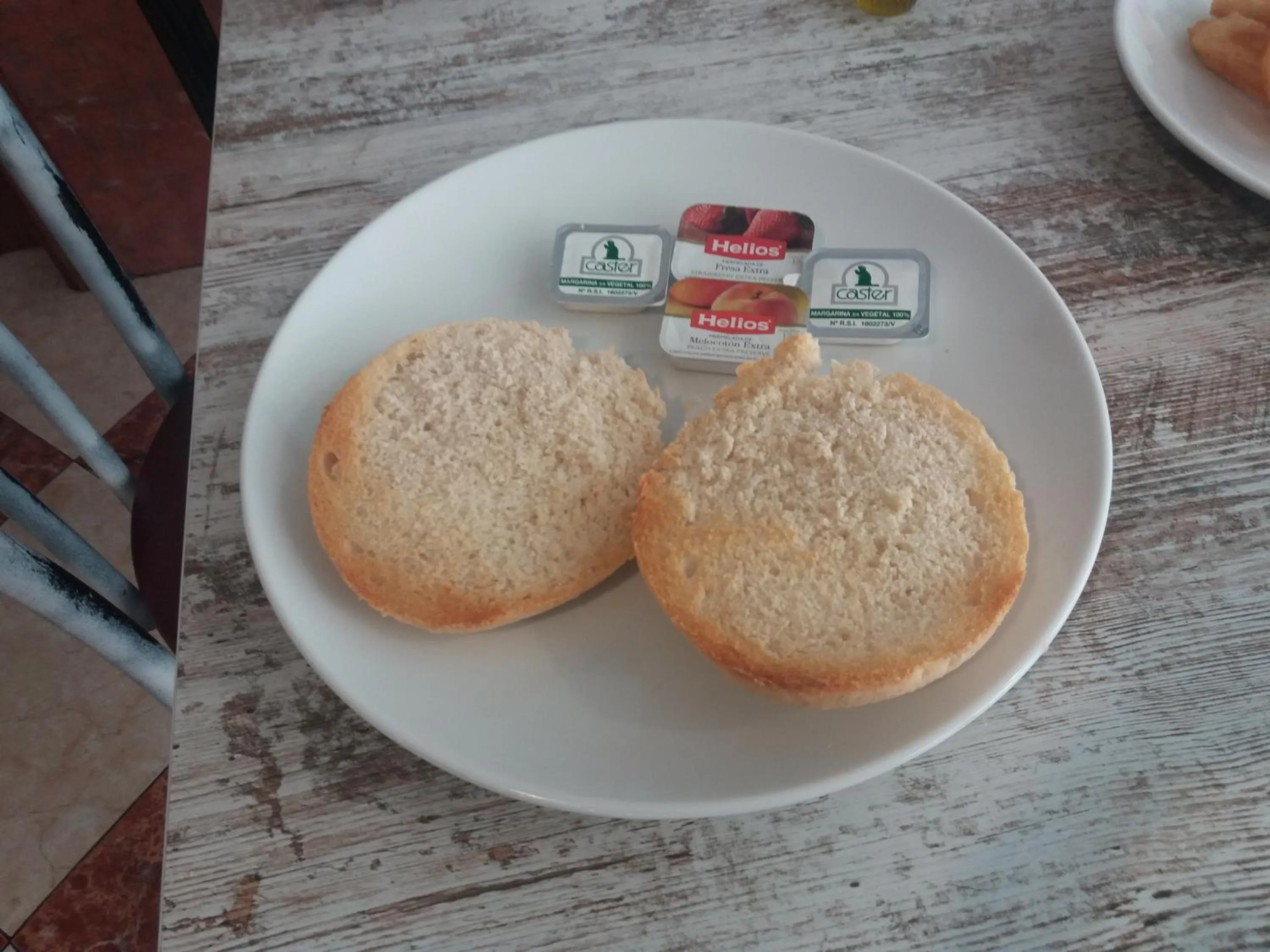 Restaurant/places to eat in Hostal Ciempozuelos, cerca del Parque Warner y Madrid