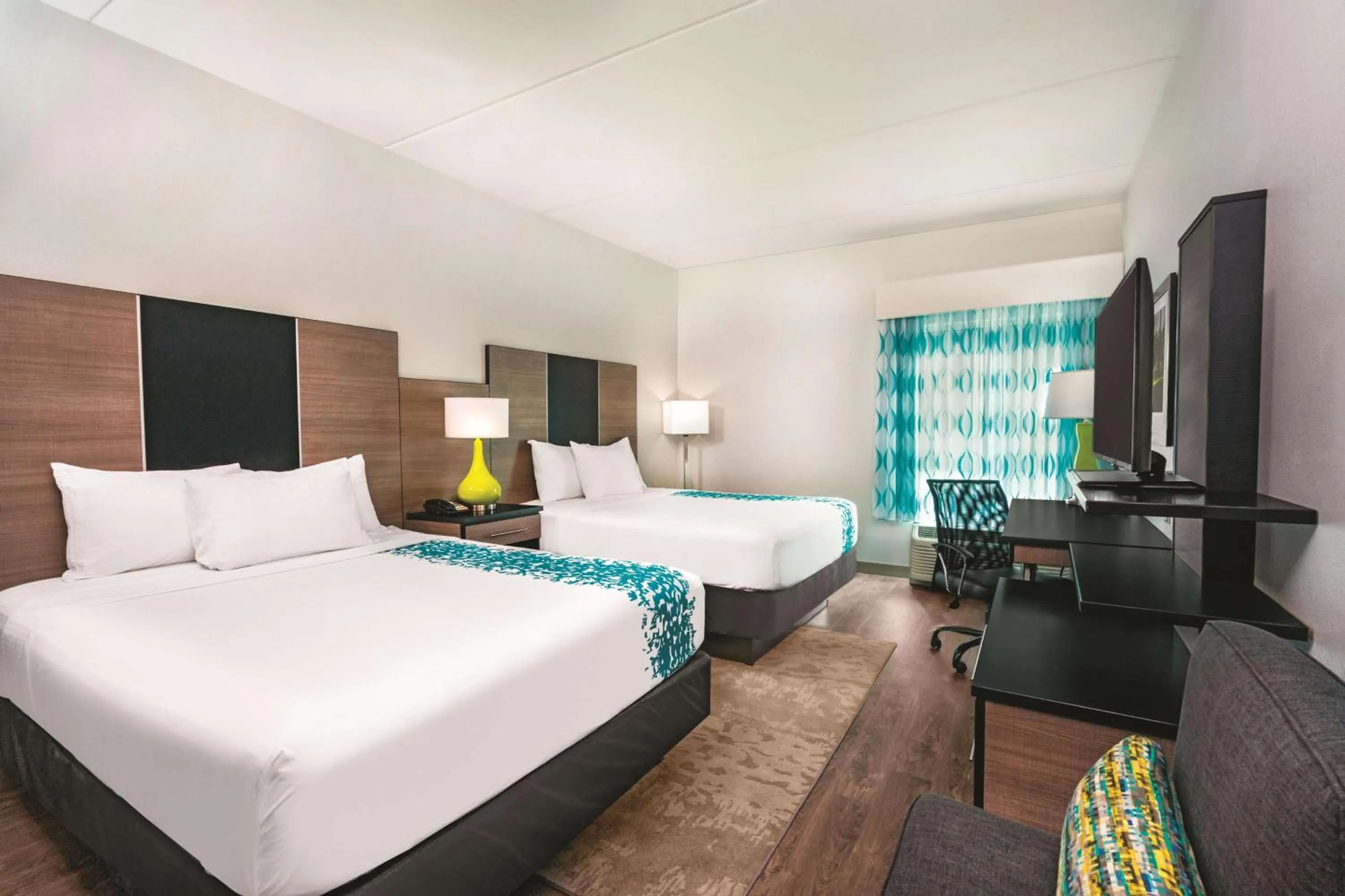 Photo of the whole room, Bed in La Quinta by Wyndham Cleveland TN